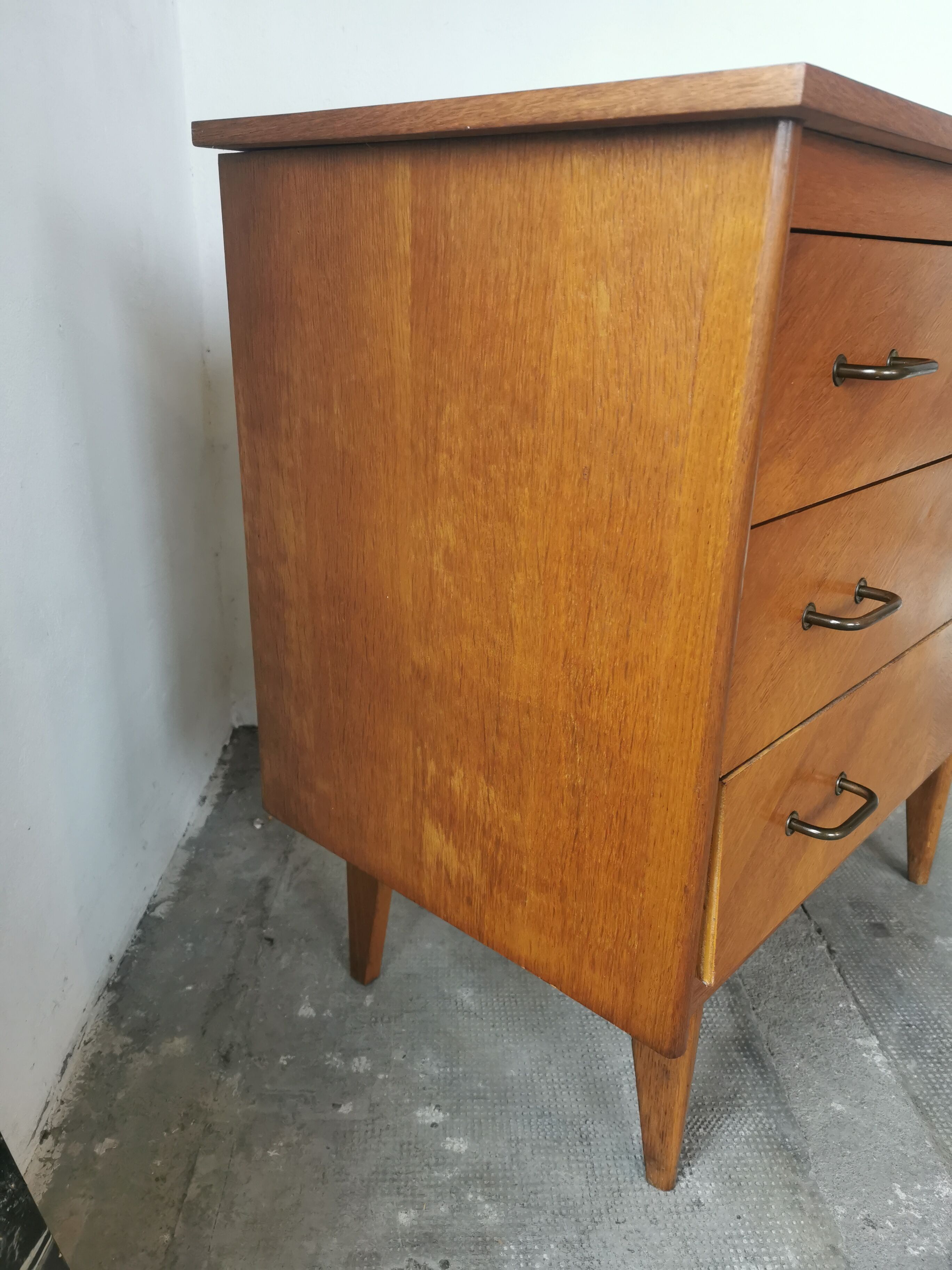 Chest of drawers from the 50s, compass feet