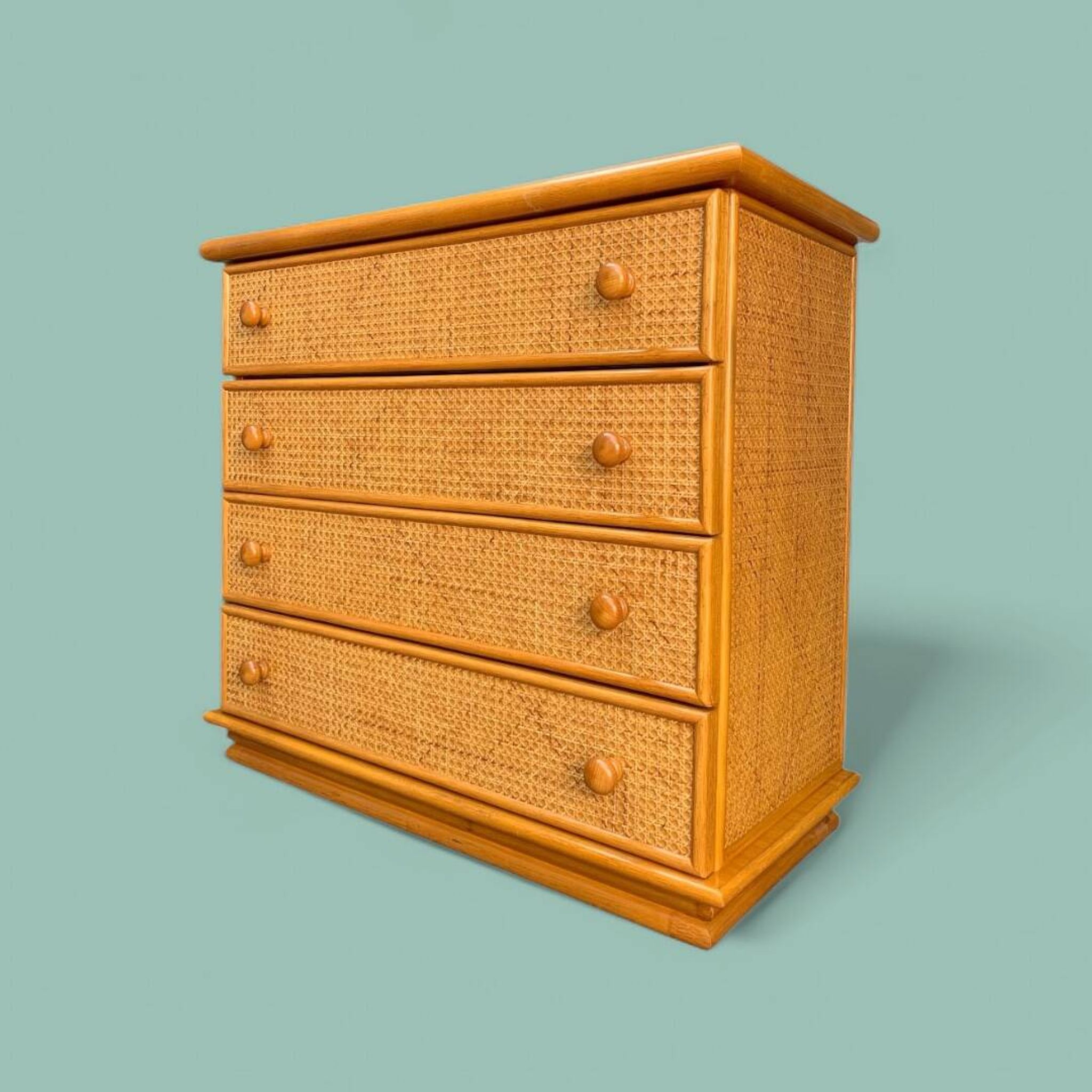 Dresser and its bedside table in rattan caning and vintage oak from the 1970s.