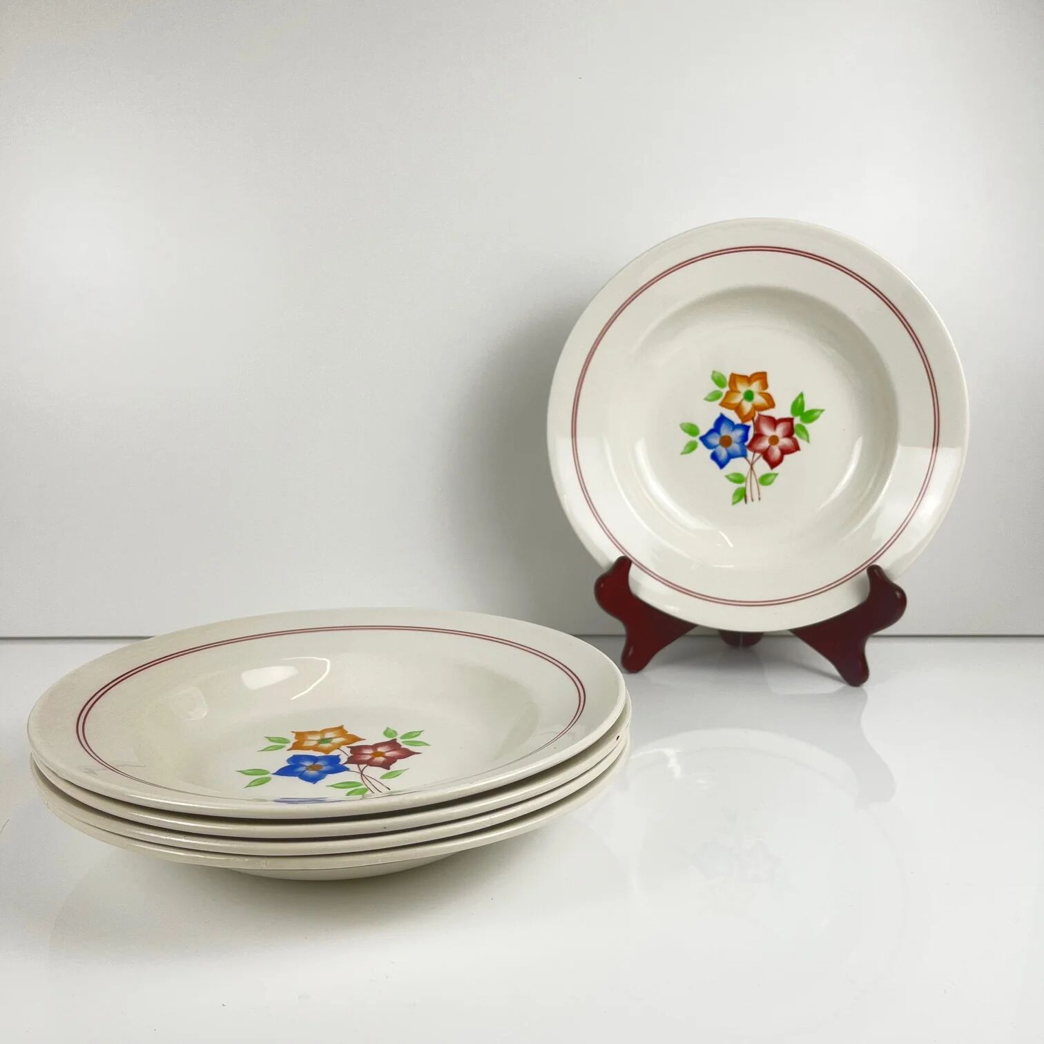 Set of 5 deep plates "The Hive", Moulins des Loups, 20th century