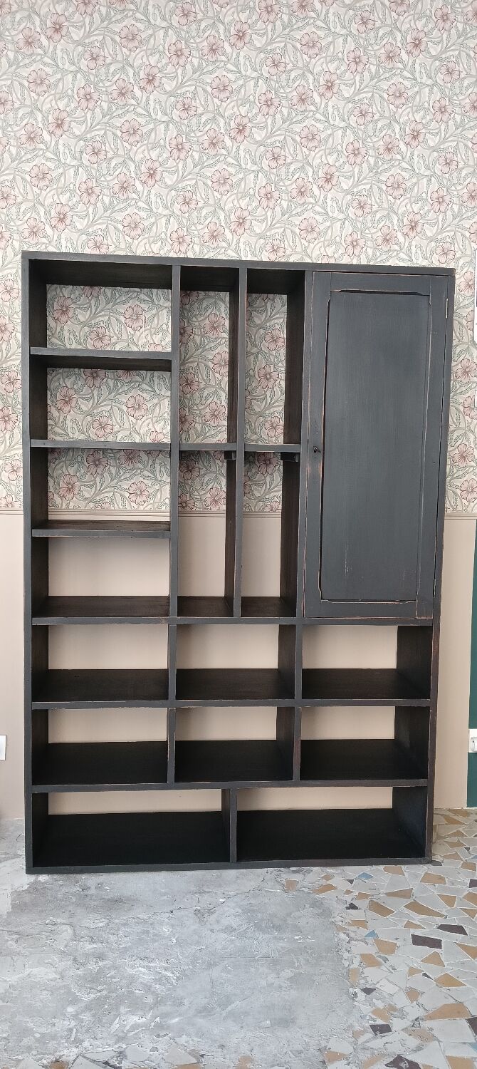 Cabinet with lockers