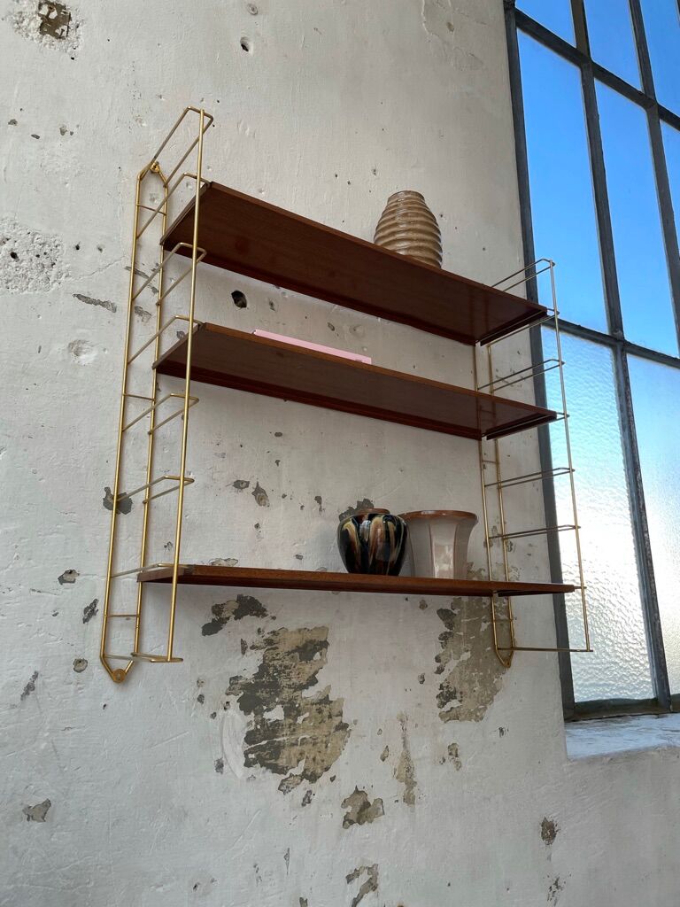 String-type wall shelf