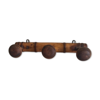Bamboo coat door