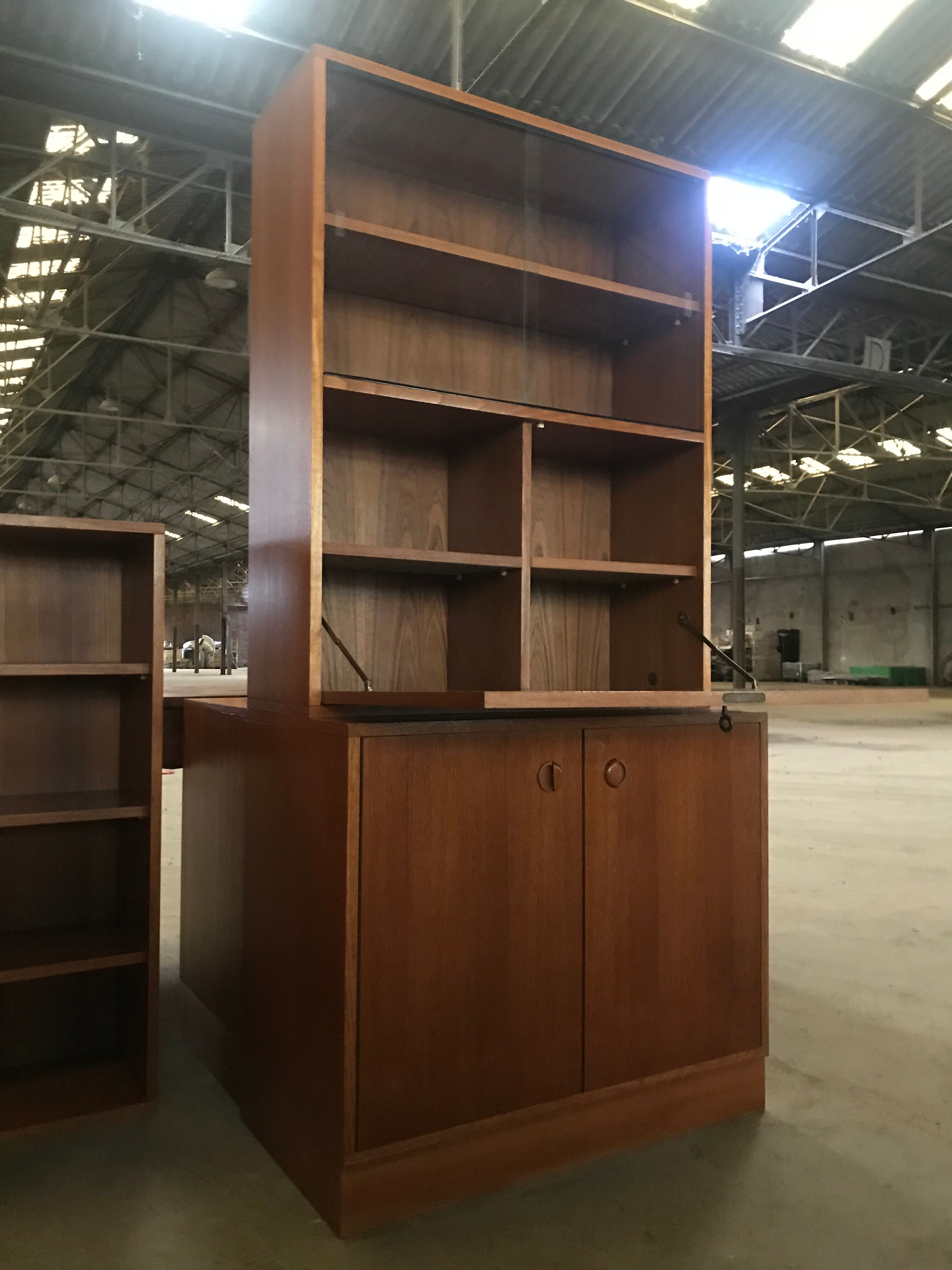 Scandinavian secretary