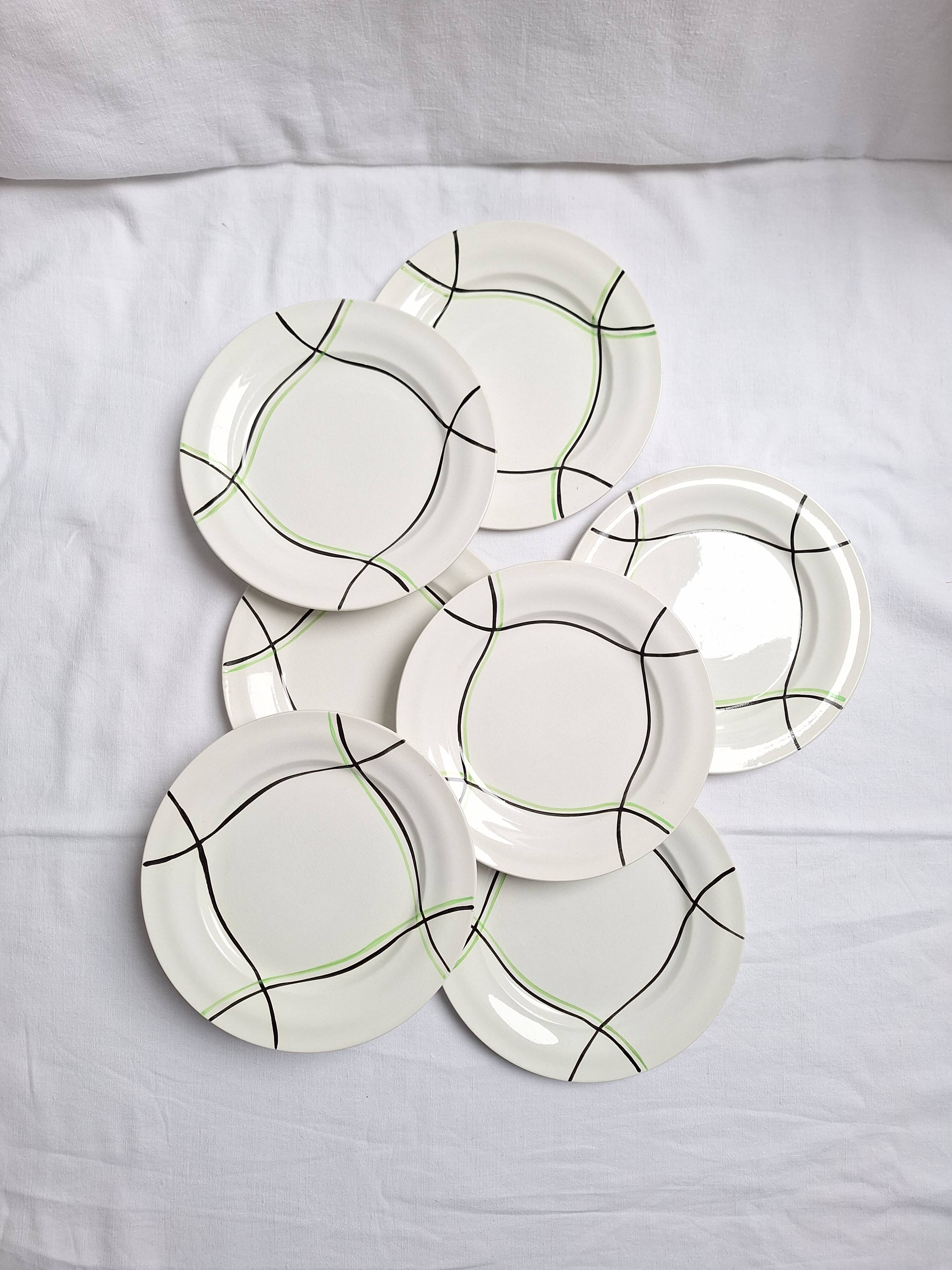 Flat plates St Amand model Bayonne white, green and black.