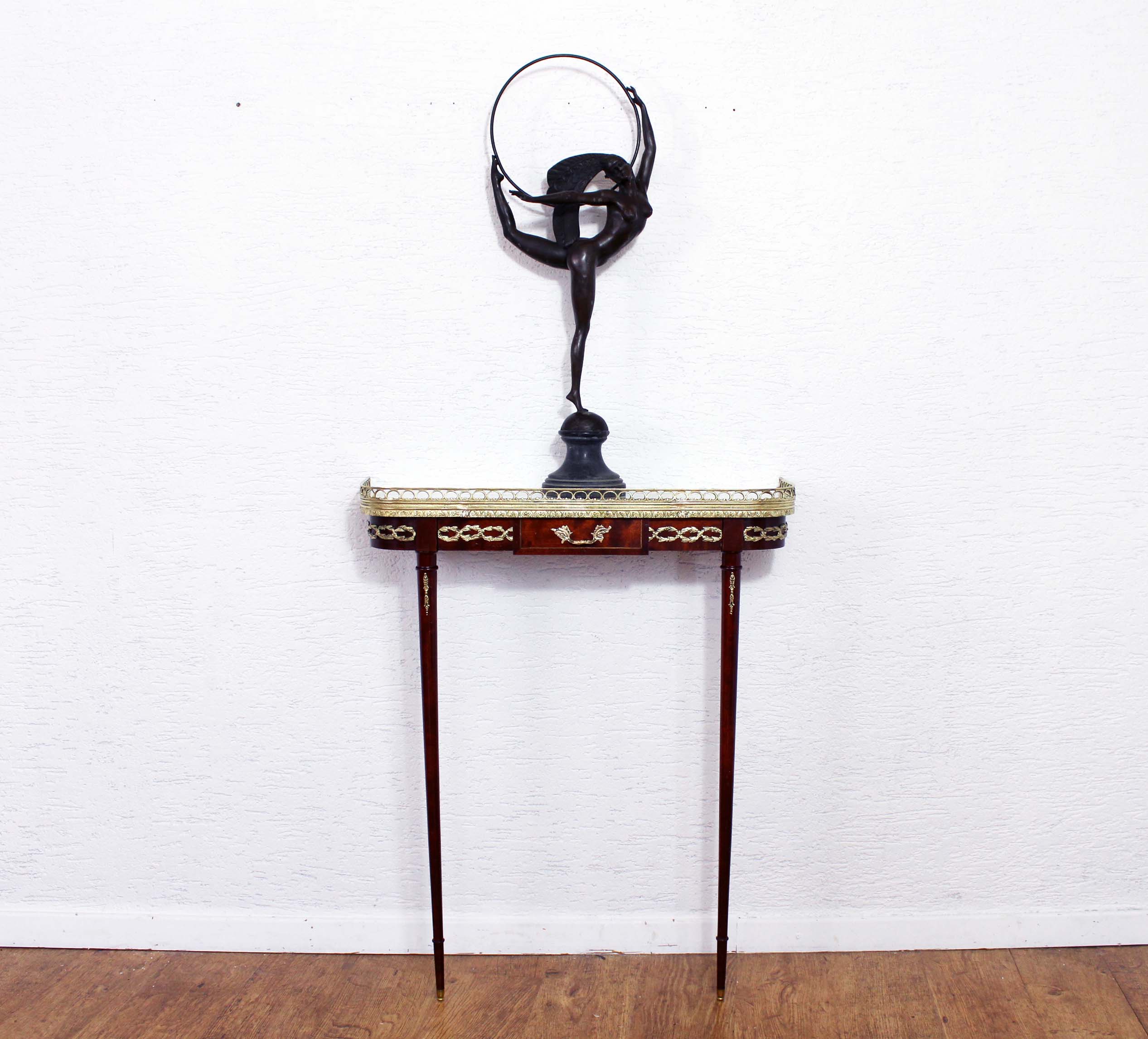 Style Louis XVI console