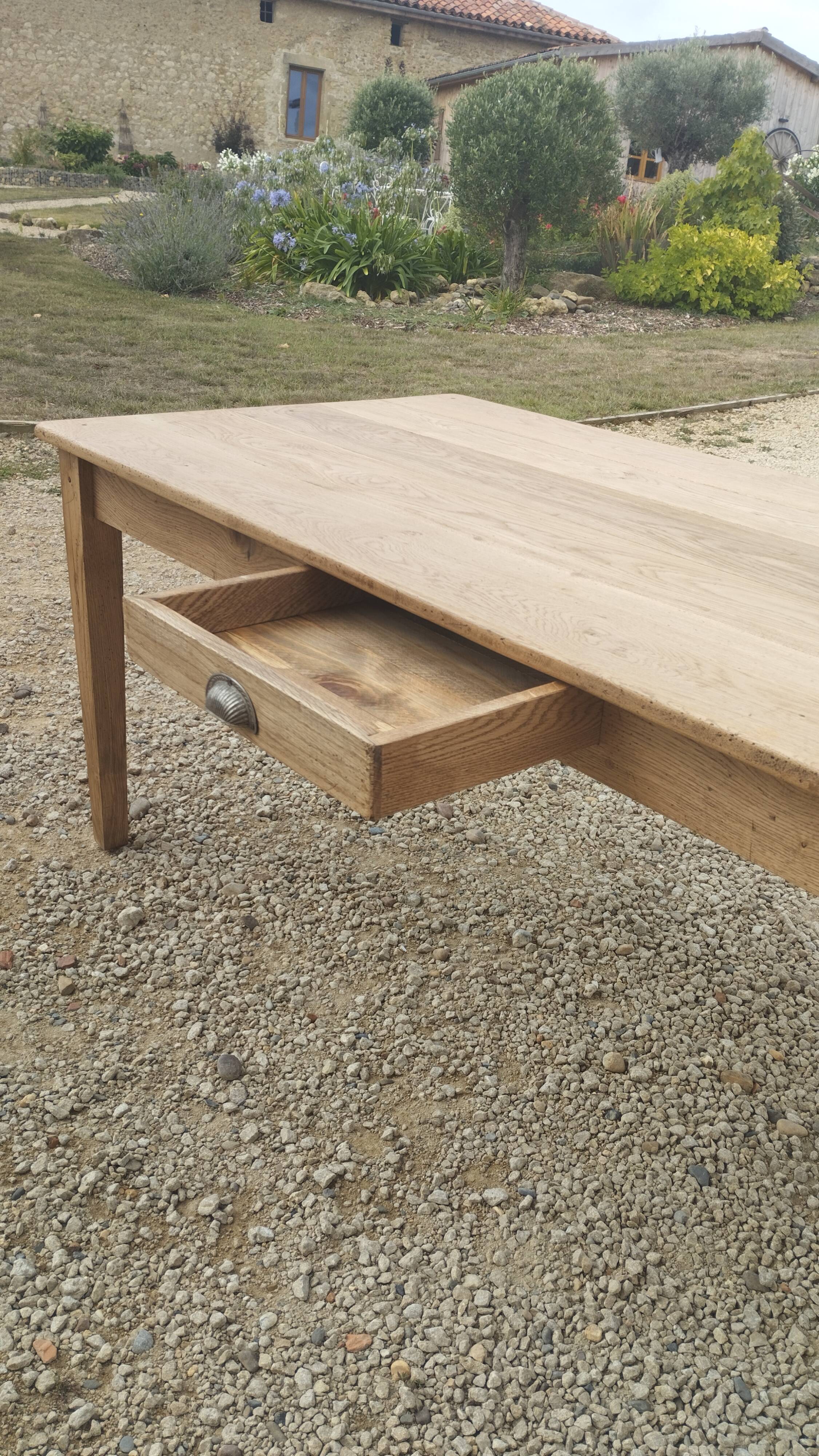 Rustic farmhouse table in solid oak with antique patina finish 200 x 90