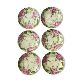 6 assiettes anciennes en barbotine fleurie