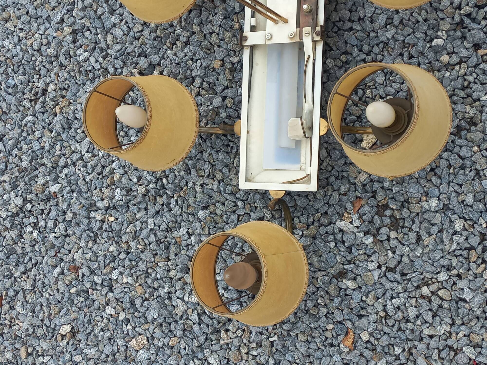 Vintage chandelier in gilded brass, chromed metal and plexiglass from the 1950s