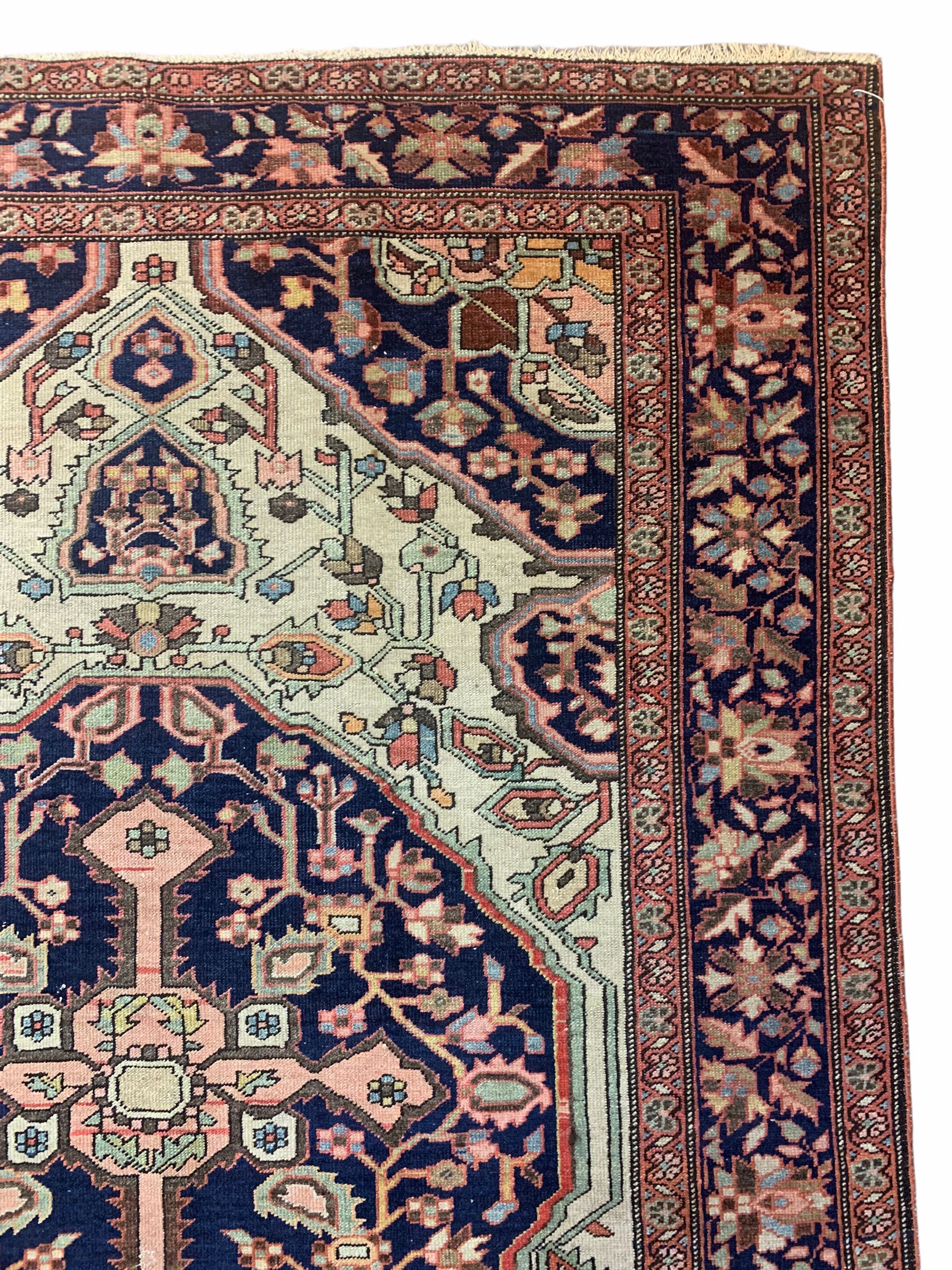 Antique handmade saruk farahan rug 204x123 cm