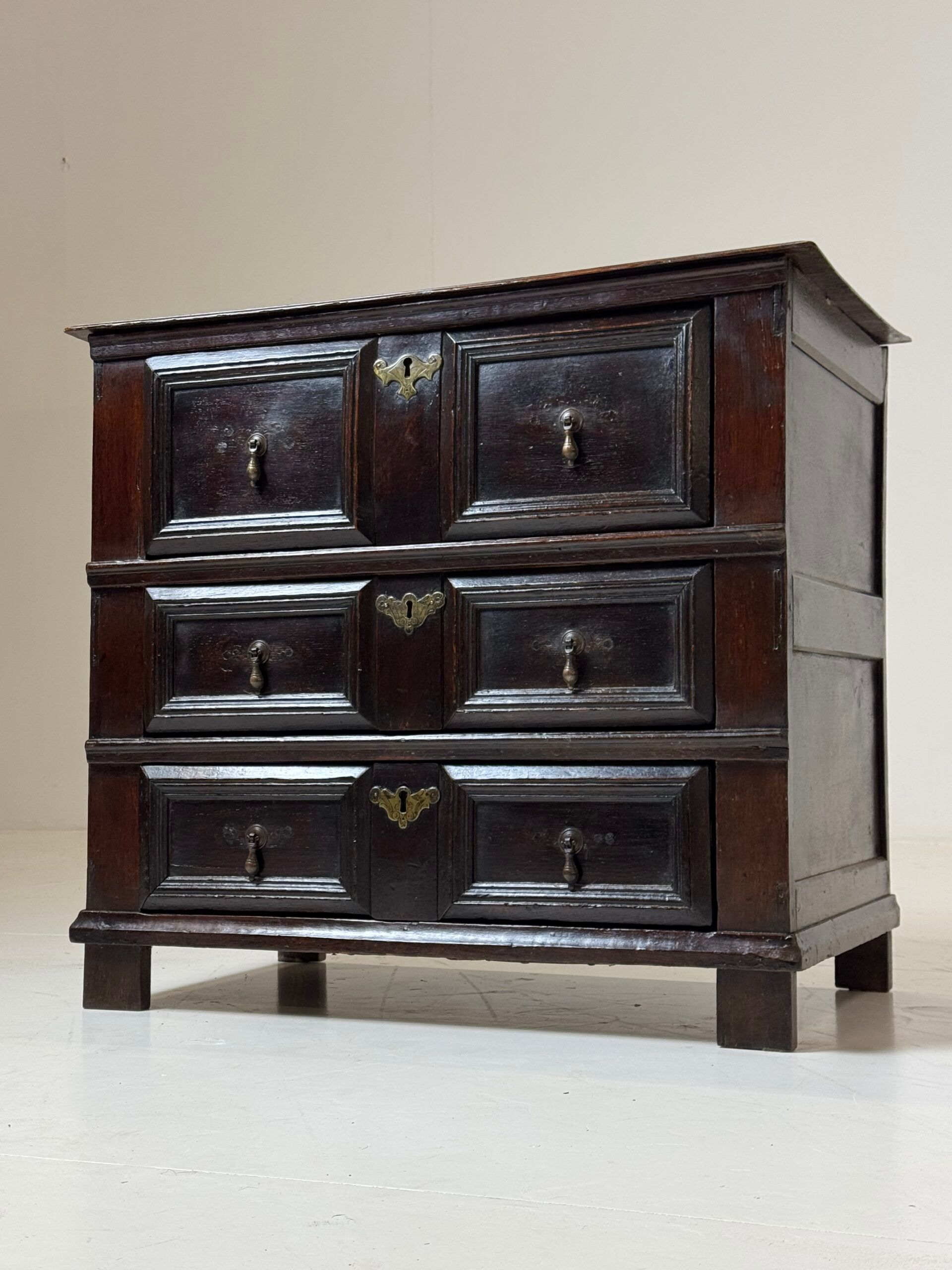 English chest of drawers 17th century oak