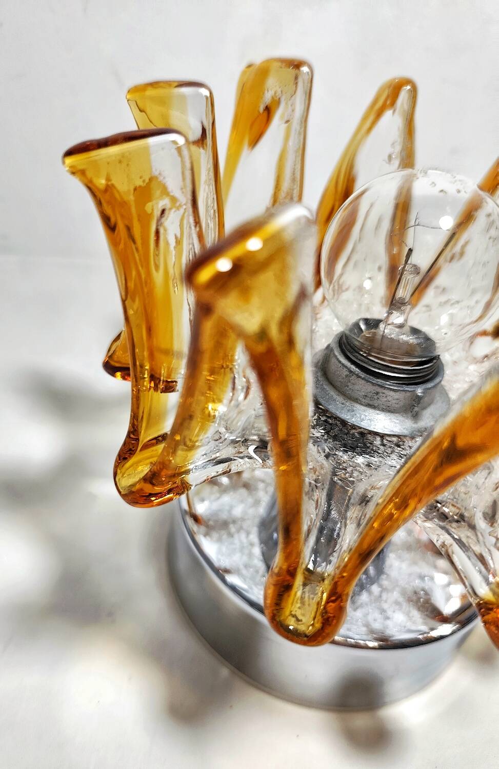 Lámpara de mesa de cristal. Italia, 1970s.