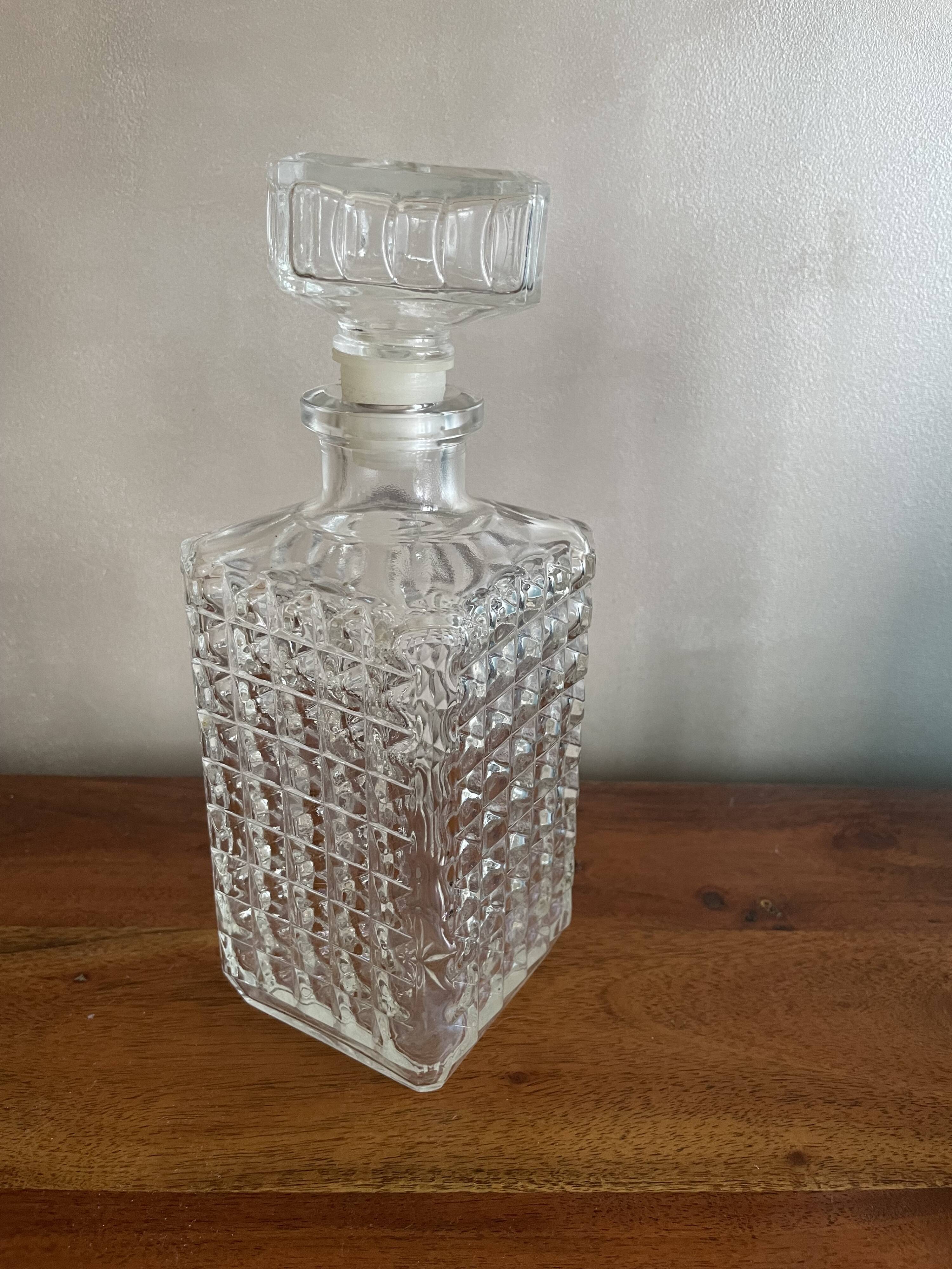 Glass whiskey decanter