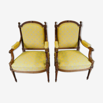 Paire de fauteuils Louis XVI en noyer du 19ème siecle