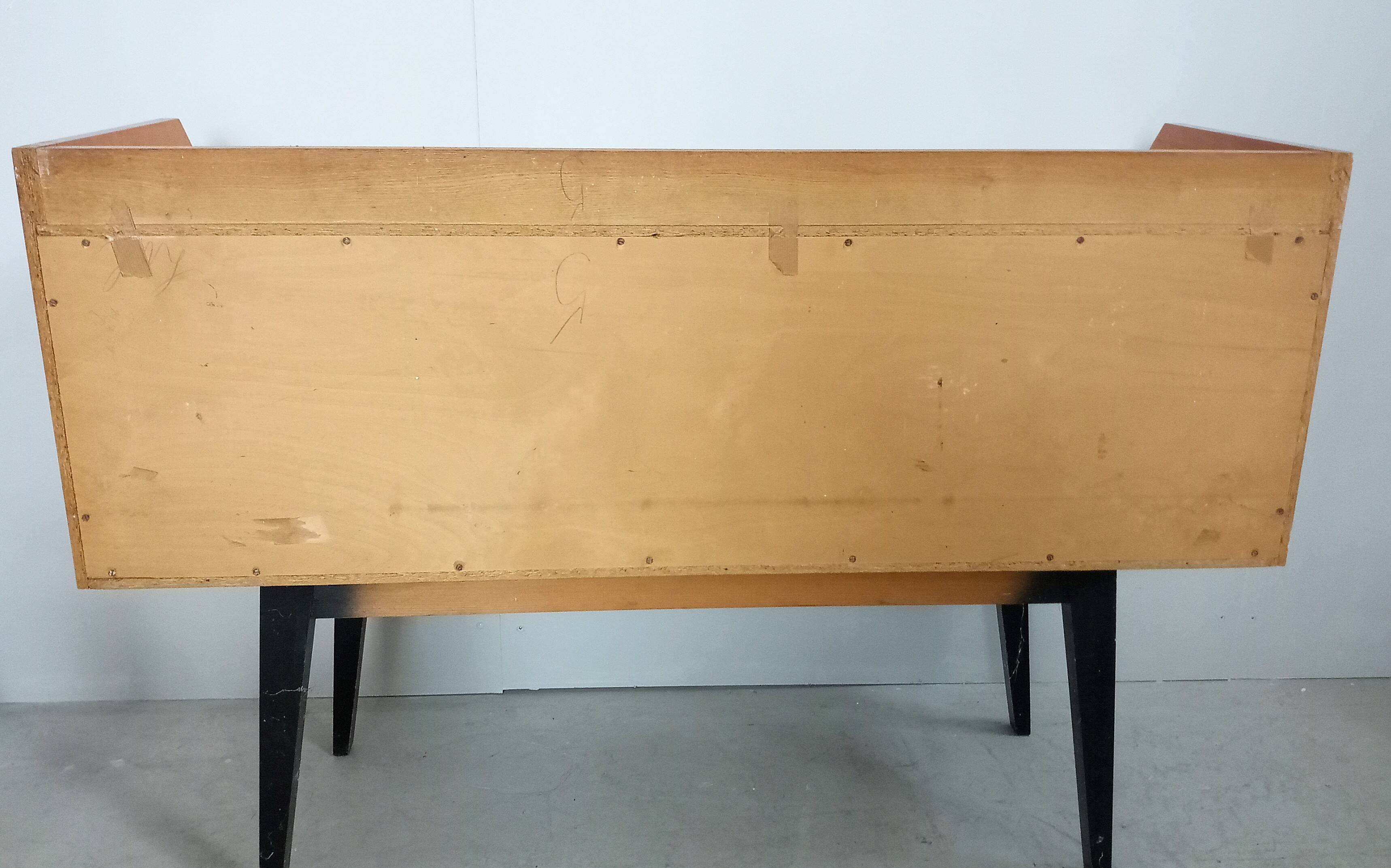 Buffet des années 60 à la manière de Hans Bellmann