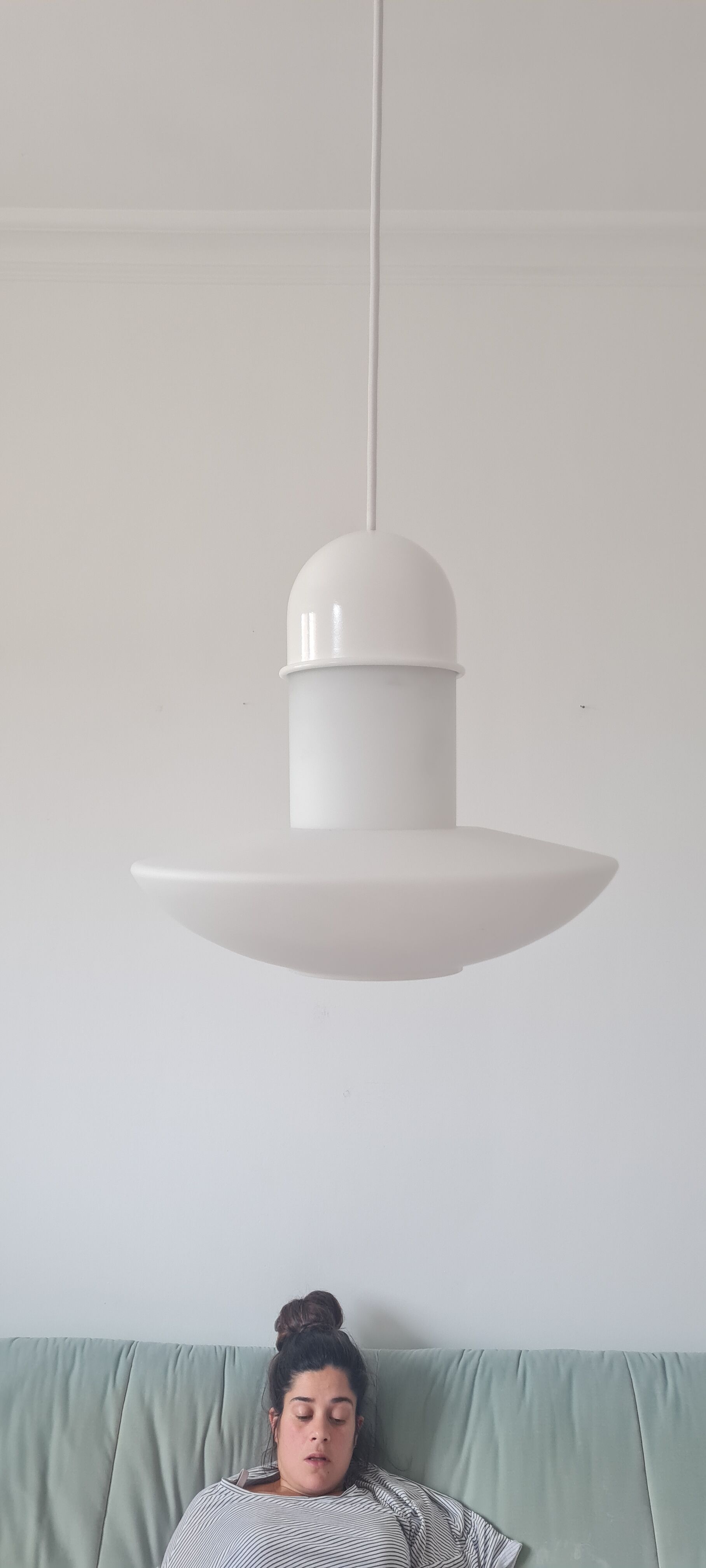 Suspension in white opaline limburg