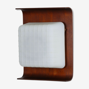 Scandinavian wall lamp Goffredo Reggiani in teak circa 1960