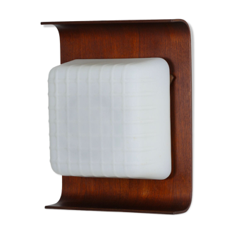 Scandinavian wall lamp Goffredo Reggiani in teak circa 1960