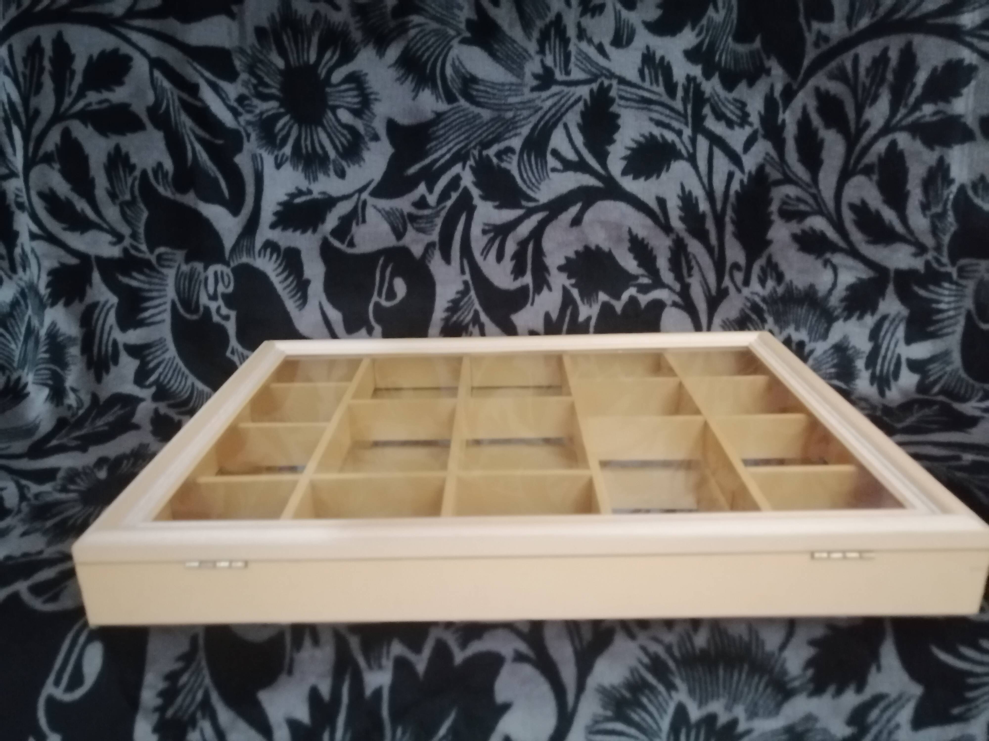 Miniature wall or installation case