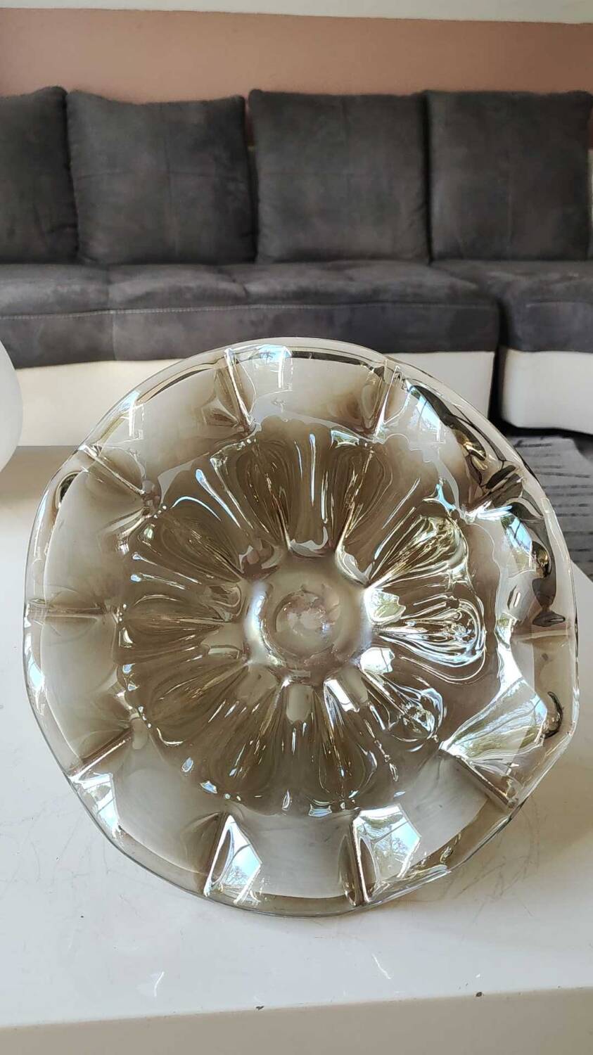Murano Ruffled Bowl/Centerpiece, Pearly Iridescent Taupe Color. Diameter 24.5 cm