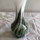 Vase vert et boanc en opaline de Florence annee 70