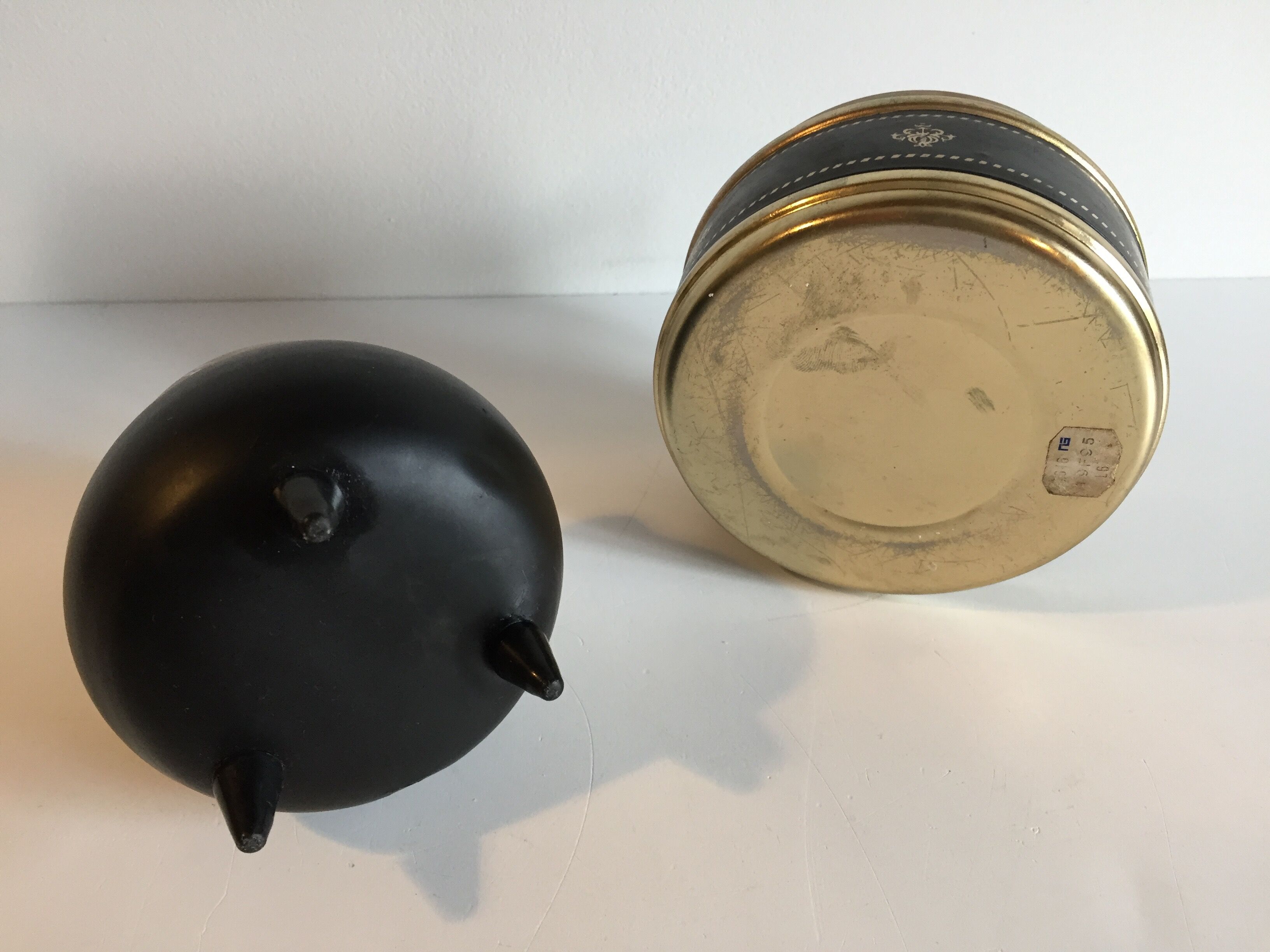 Set of 2 vintage mechanical ashtrays