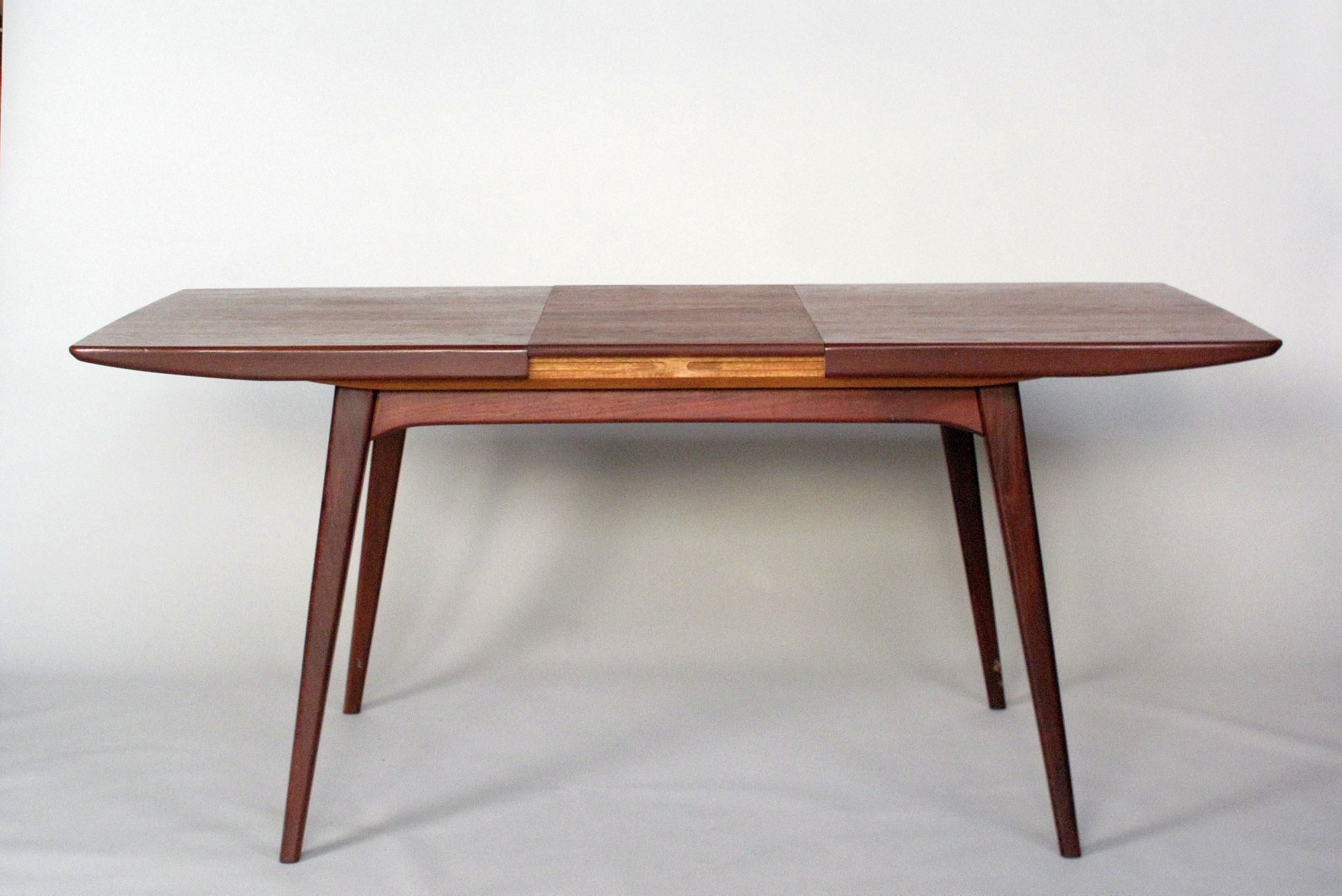 Table 'Milan' de Louis van Teeffelen for Wébé