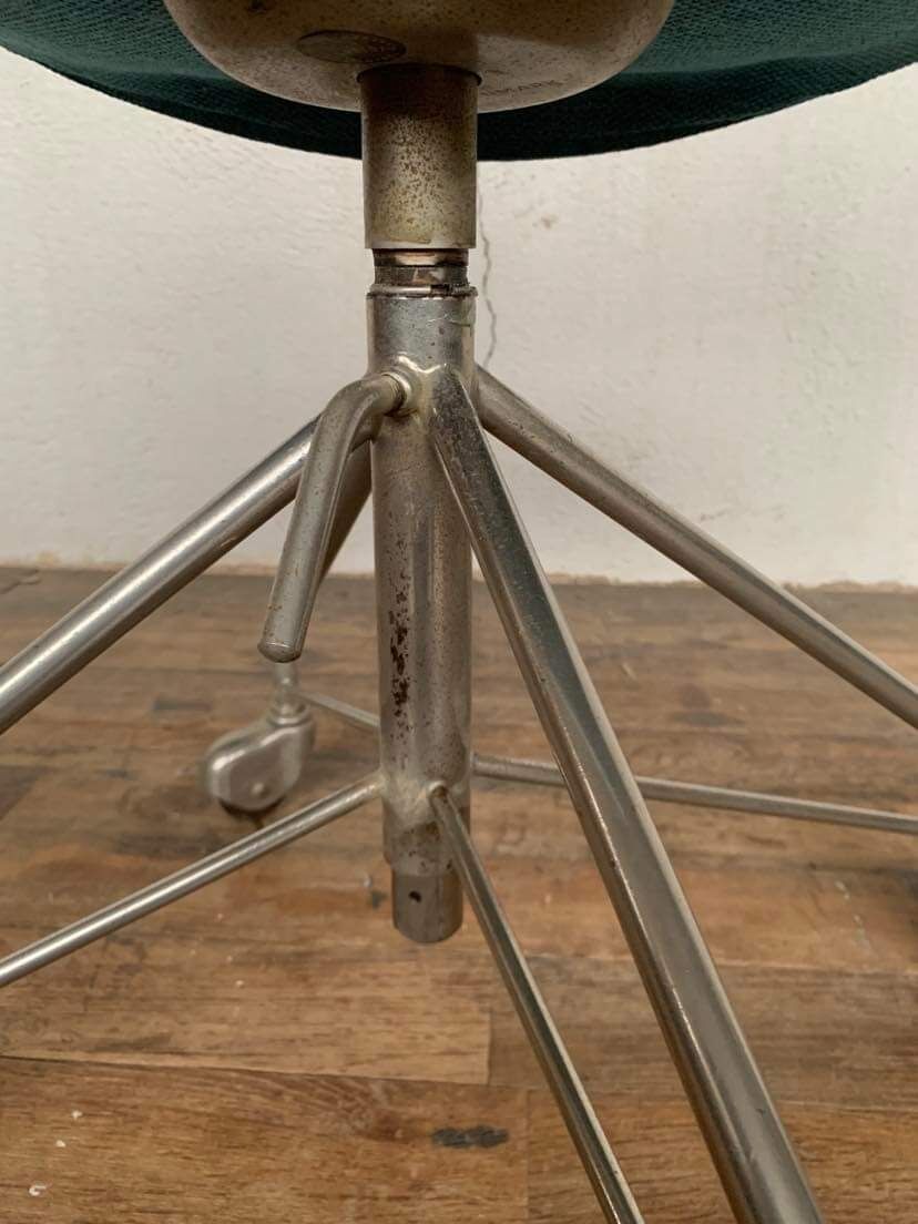 Swivel chair Arne Jacobsen 3117 Publisher Fritz Hansen Denmark year 1960