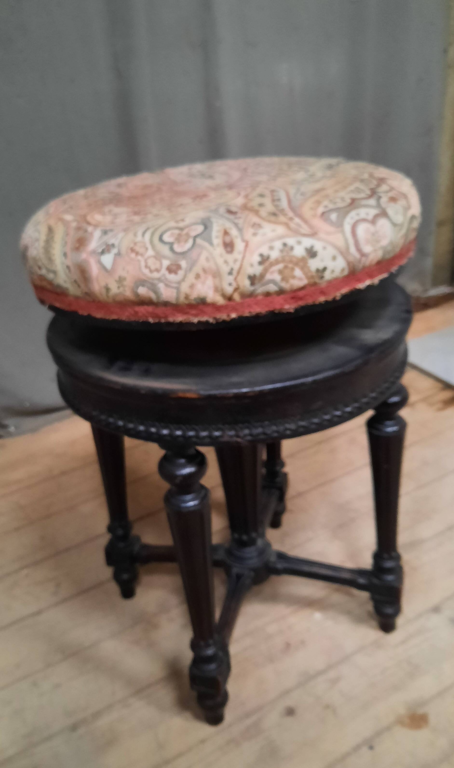 Napoleon III piano stool