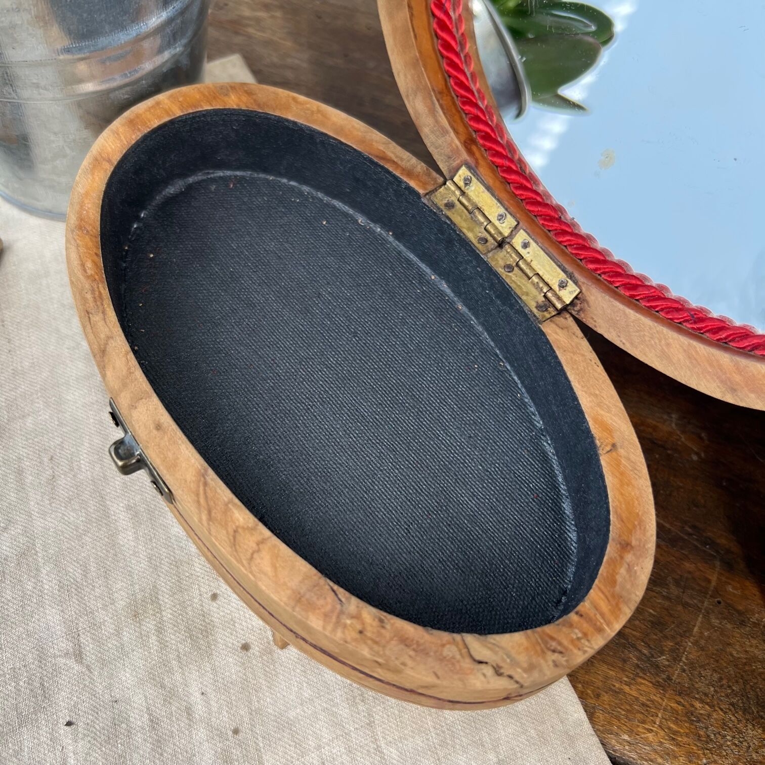 Wooden jewelry box "epilogue"