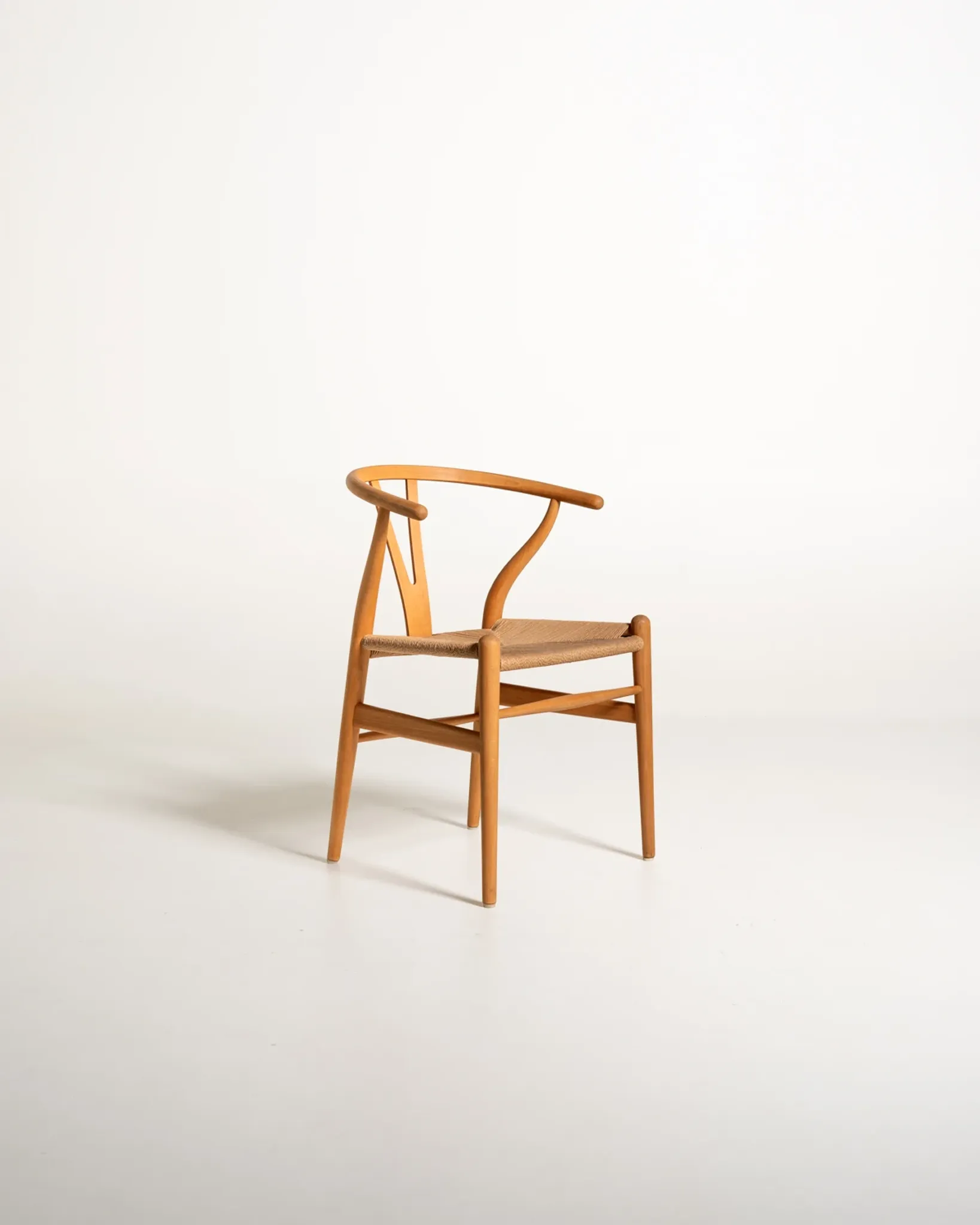 Ensemble de quatre chaises "Wishbone" CH24 de Hans J. Wegner, design de 1950.