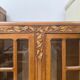 Armoire vitrée en bois