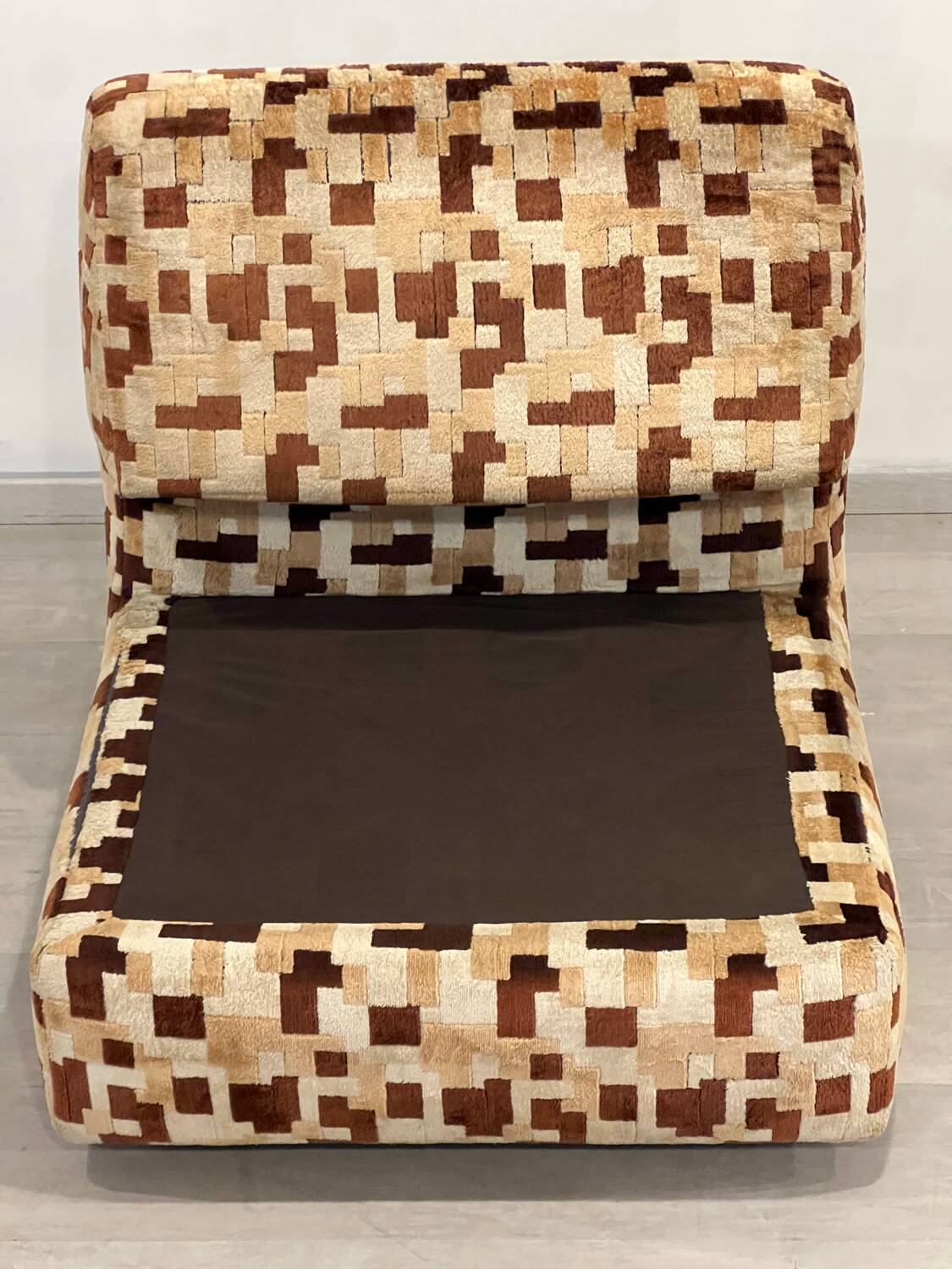Vintage armchair from the 70s in beige and brown.