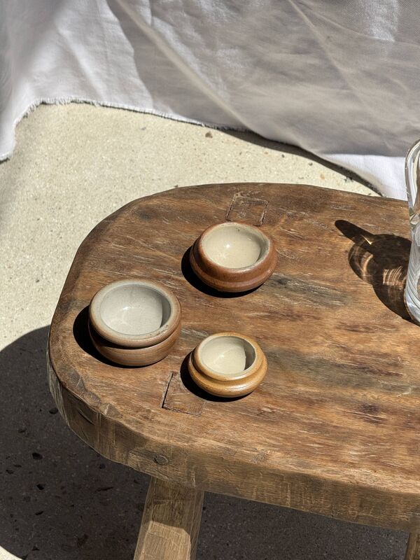 Petit stool, tabouret d'appoint en teck massif ovale pieds arqués wabi-sabi