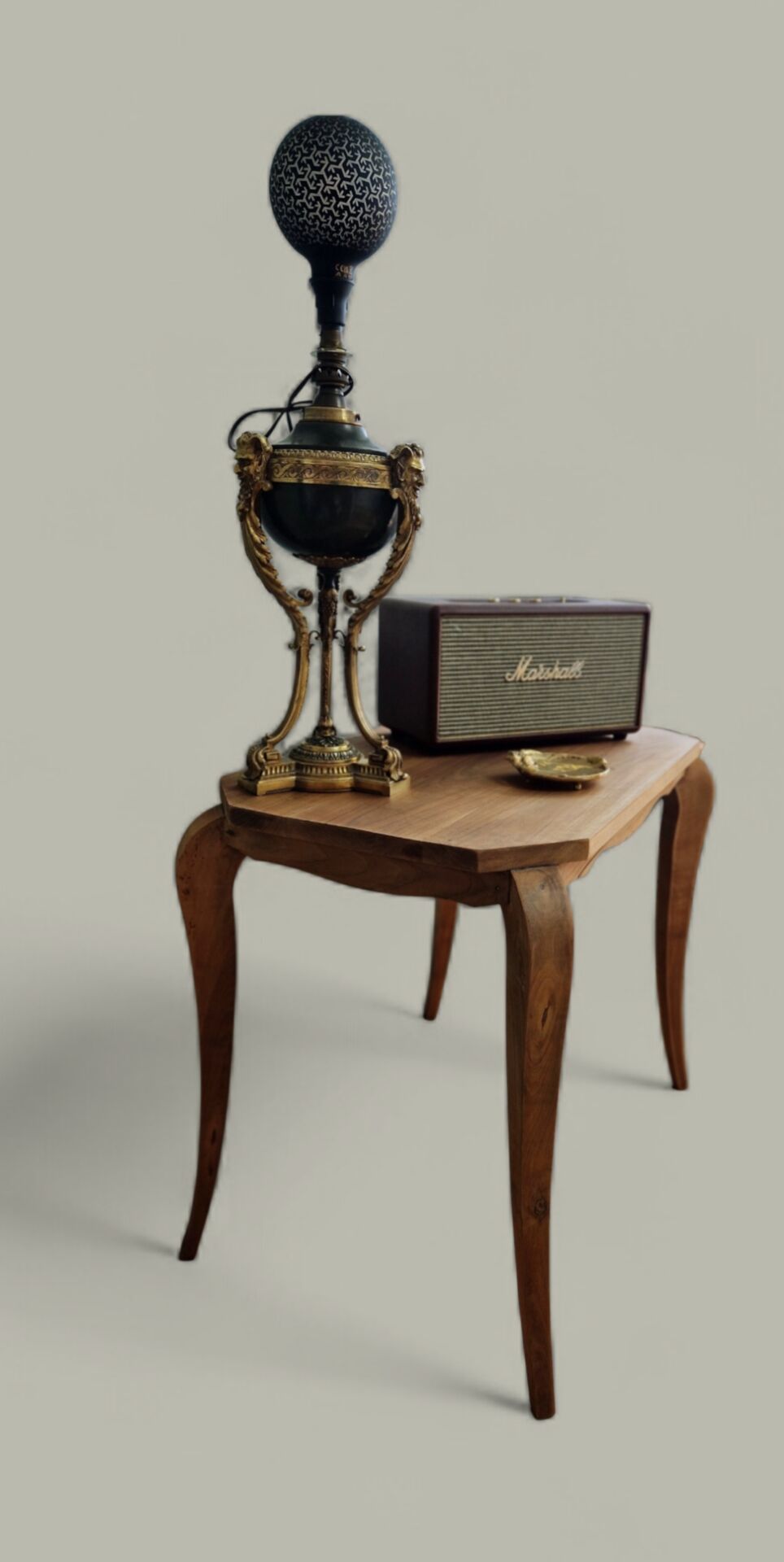 Table d'appoint bois massif - Lignes galbées esprit Louis XV