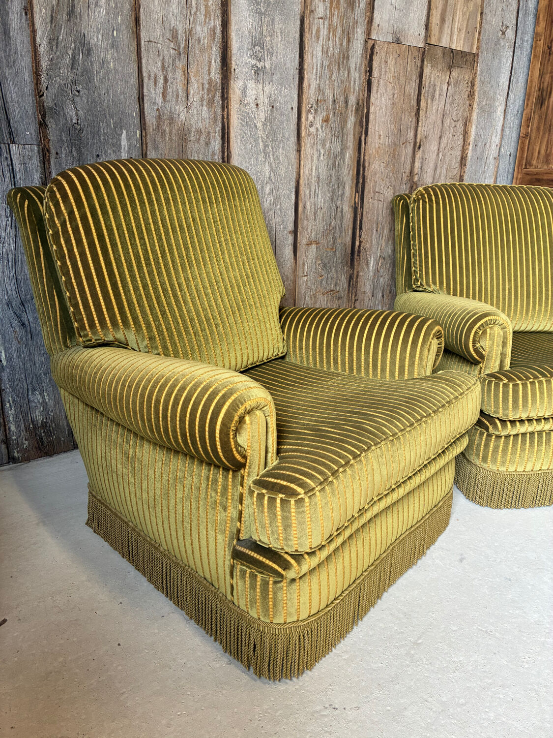 Pair of green recliner chairs