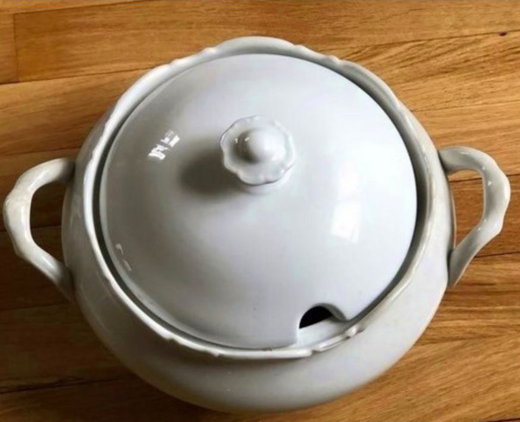 Tureen in Schumann Bavaria porcelain