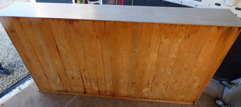 Two-door wall unit with niche in solid wood in grey limed finish