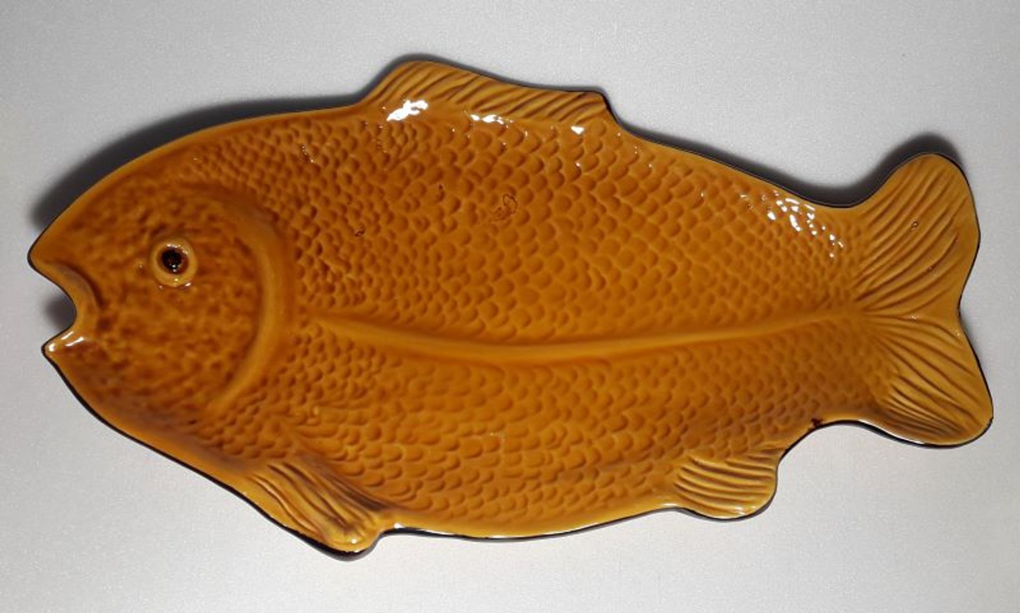 Plat zoomorphe poisson Poet Laval