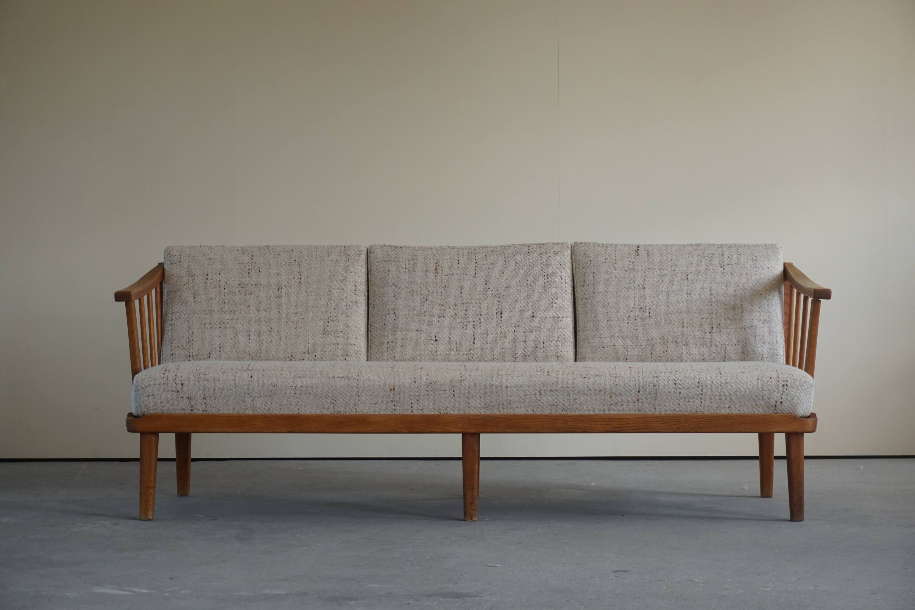 Canapé trois places suédois du milieu du siècle par Carl Malmsten, modèle « Visingsö », années 1960