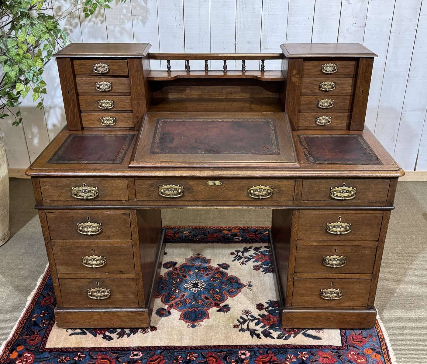 English oak graduated desk from the late 19th century.