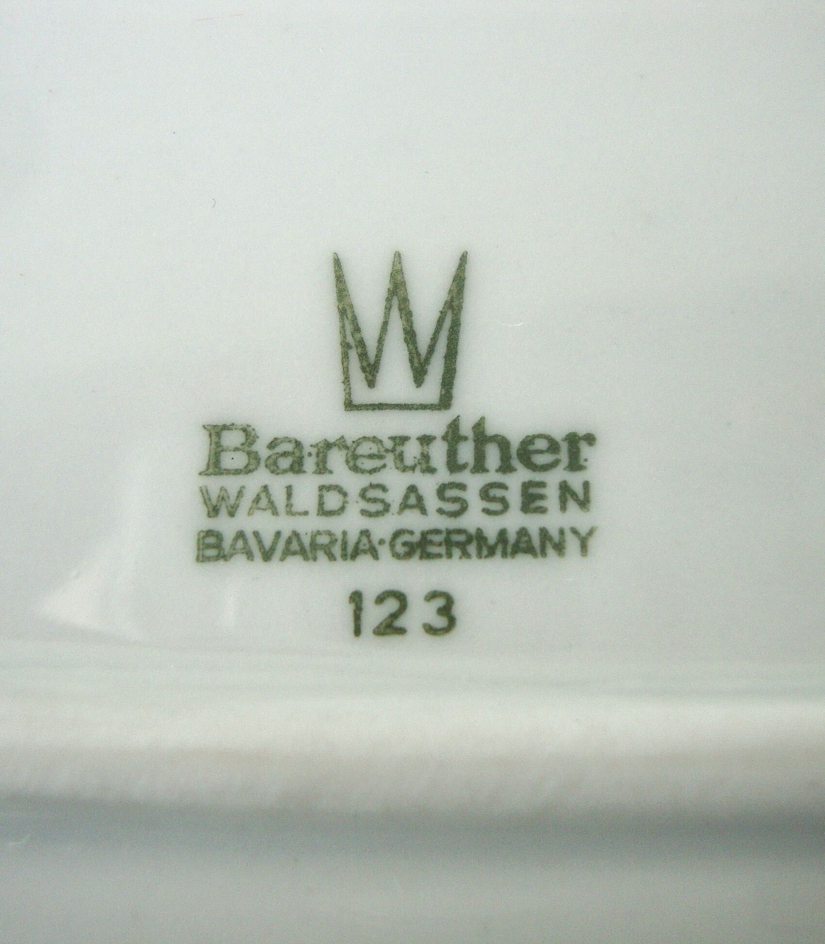 Set of 12 flat plates and 1 Bareuther dish