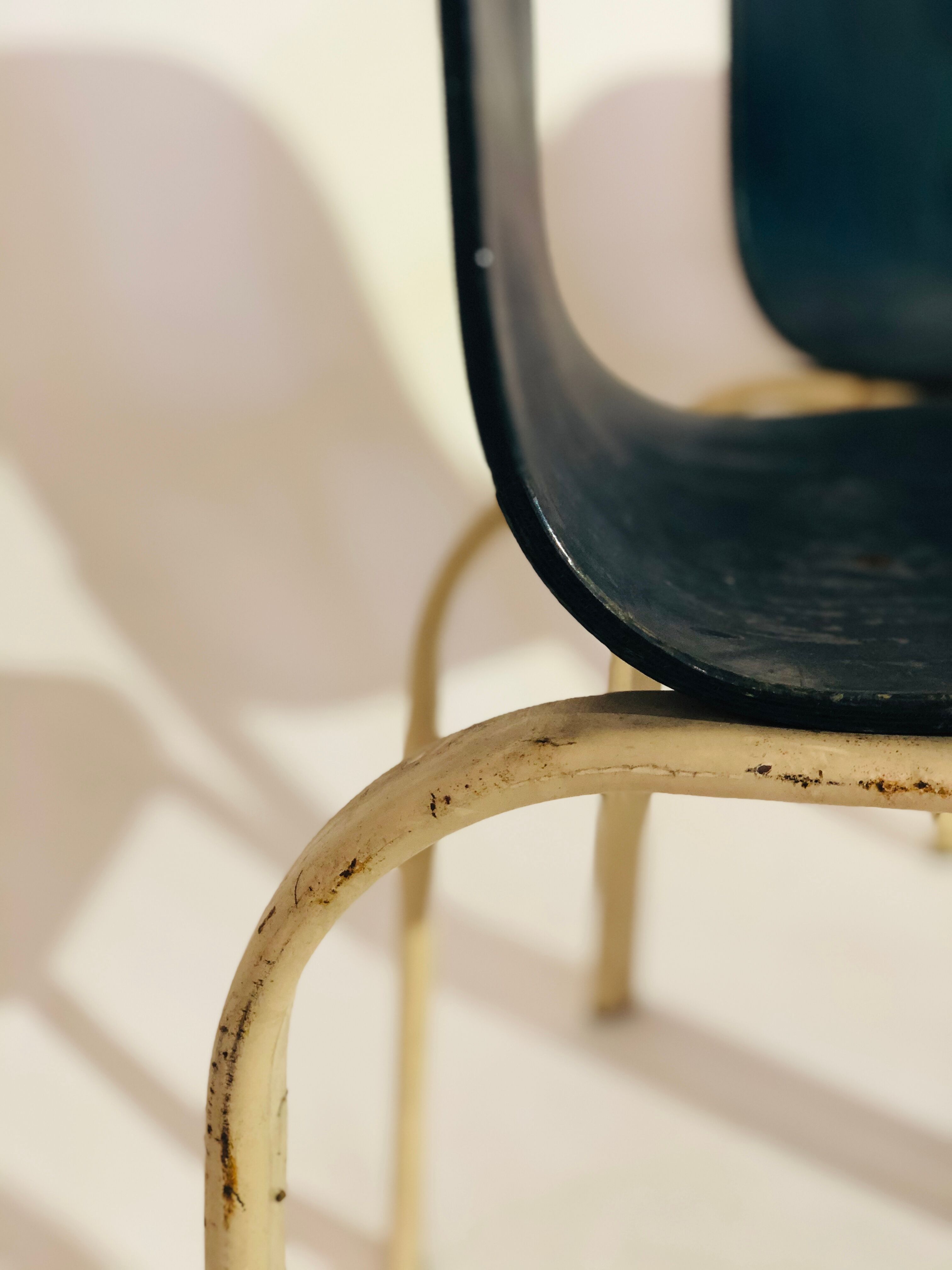 Suite of 4 chairs  - wood and metal - vintage