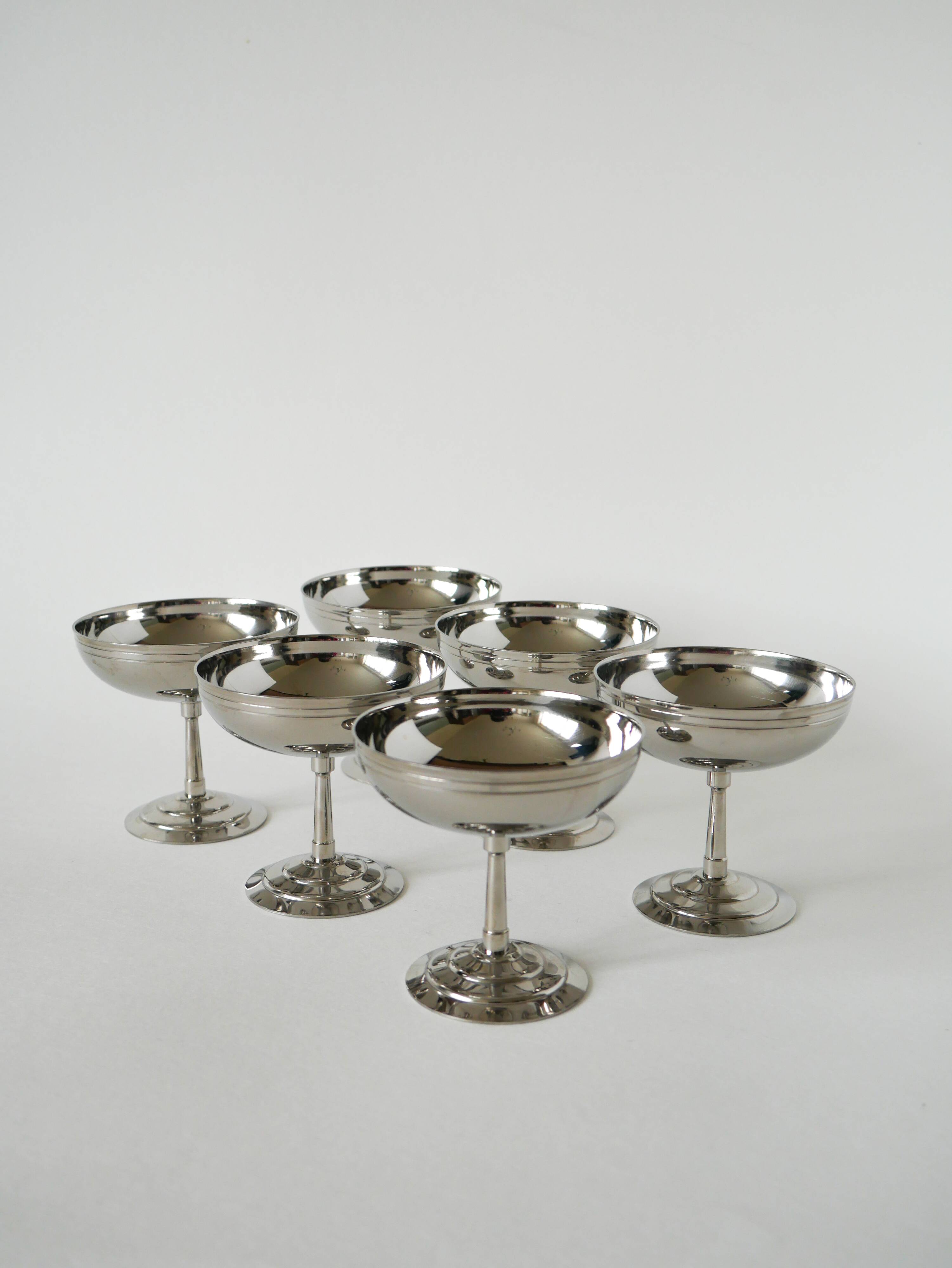 Set of 6 stainless steel bowls with fine feet, Made in France, Design, 1970