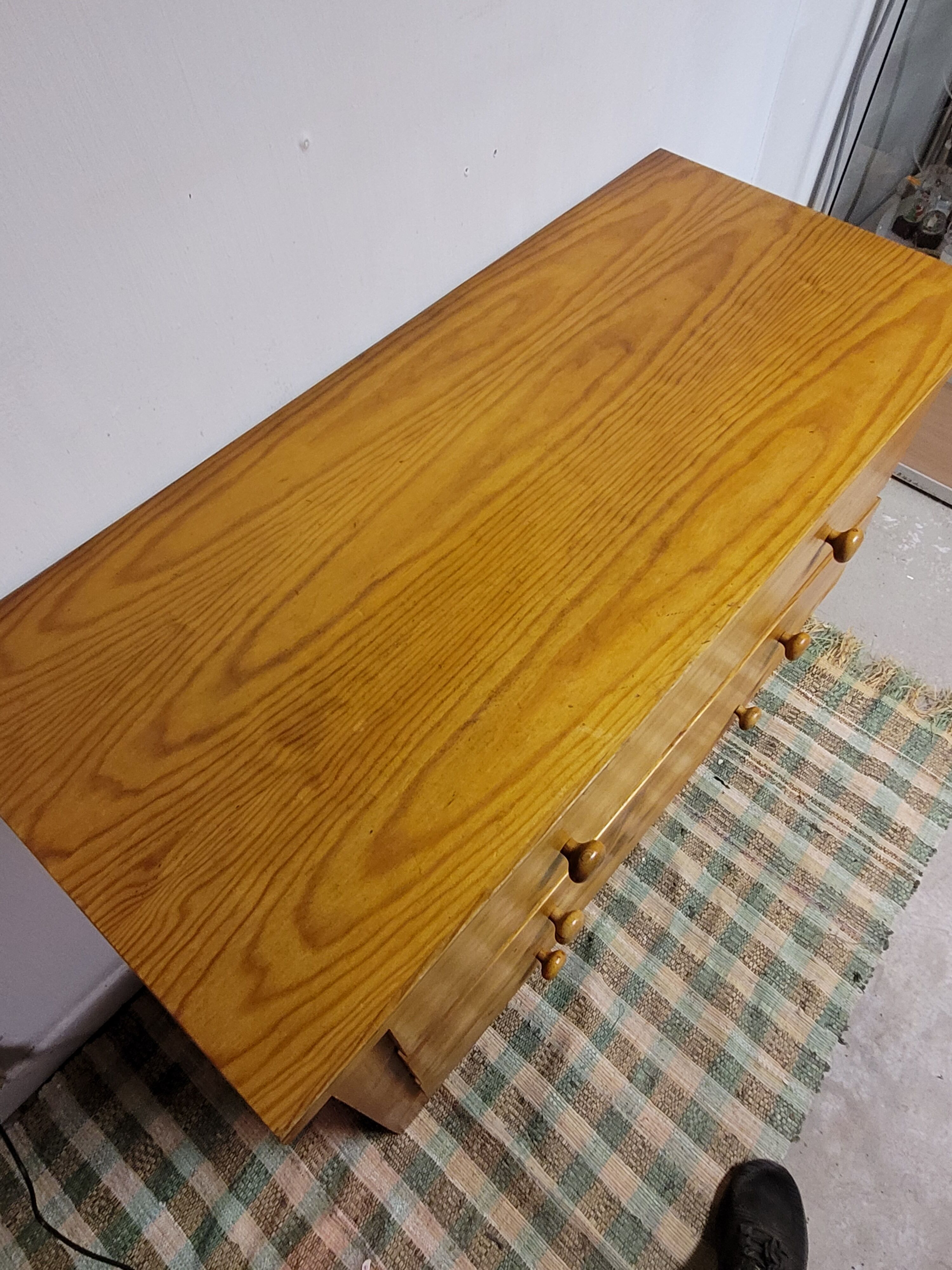 Pine chest of drawers