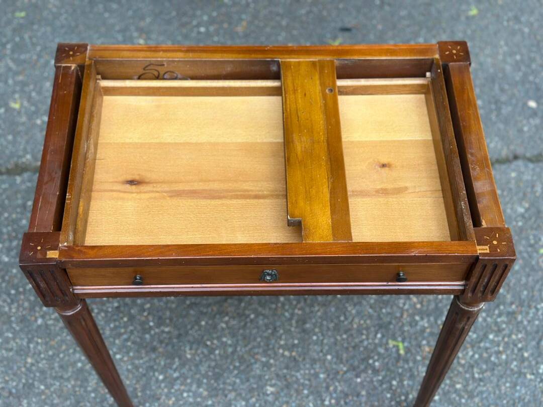 Extendable game table in solid wood Louis XVI and blue velvet.