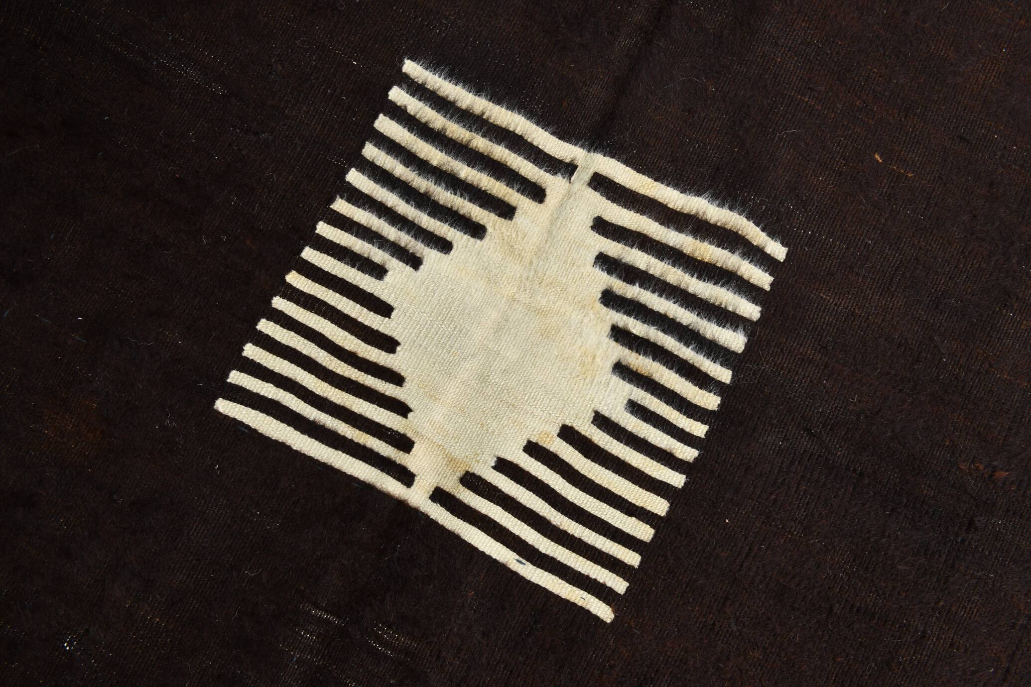 4x6 Black & Beige Handmade Wool Kilim Rug, 127x176 Cm