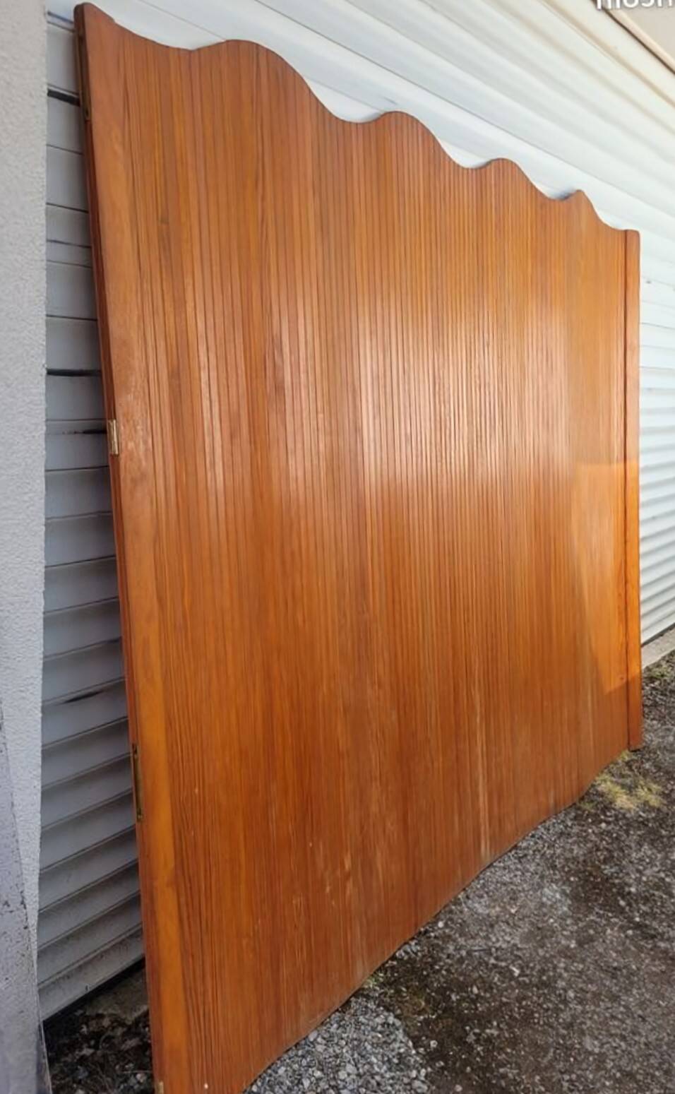 Vintage wooden wavy screen by Baumann