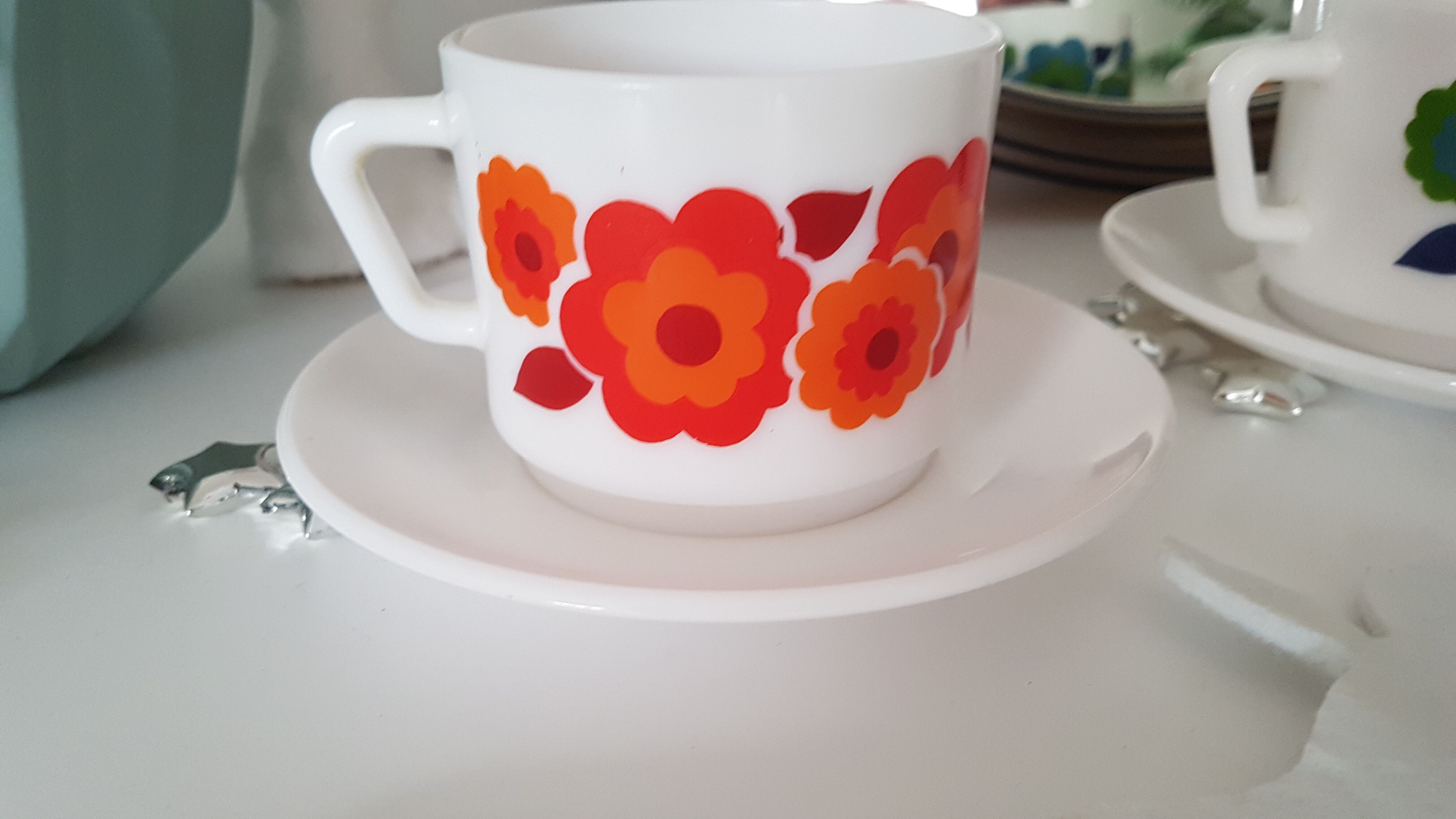 3 large Lotus Arcopal coffee cups