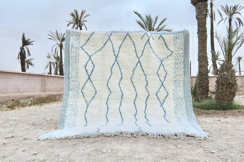 Moroccan rug with colourful patterns, handmade, size 150 x 250 cm.