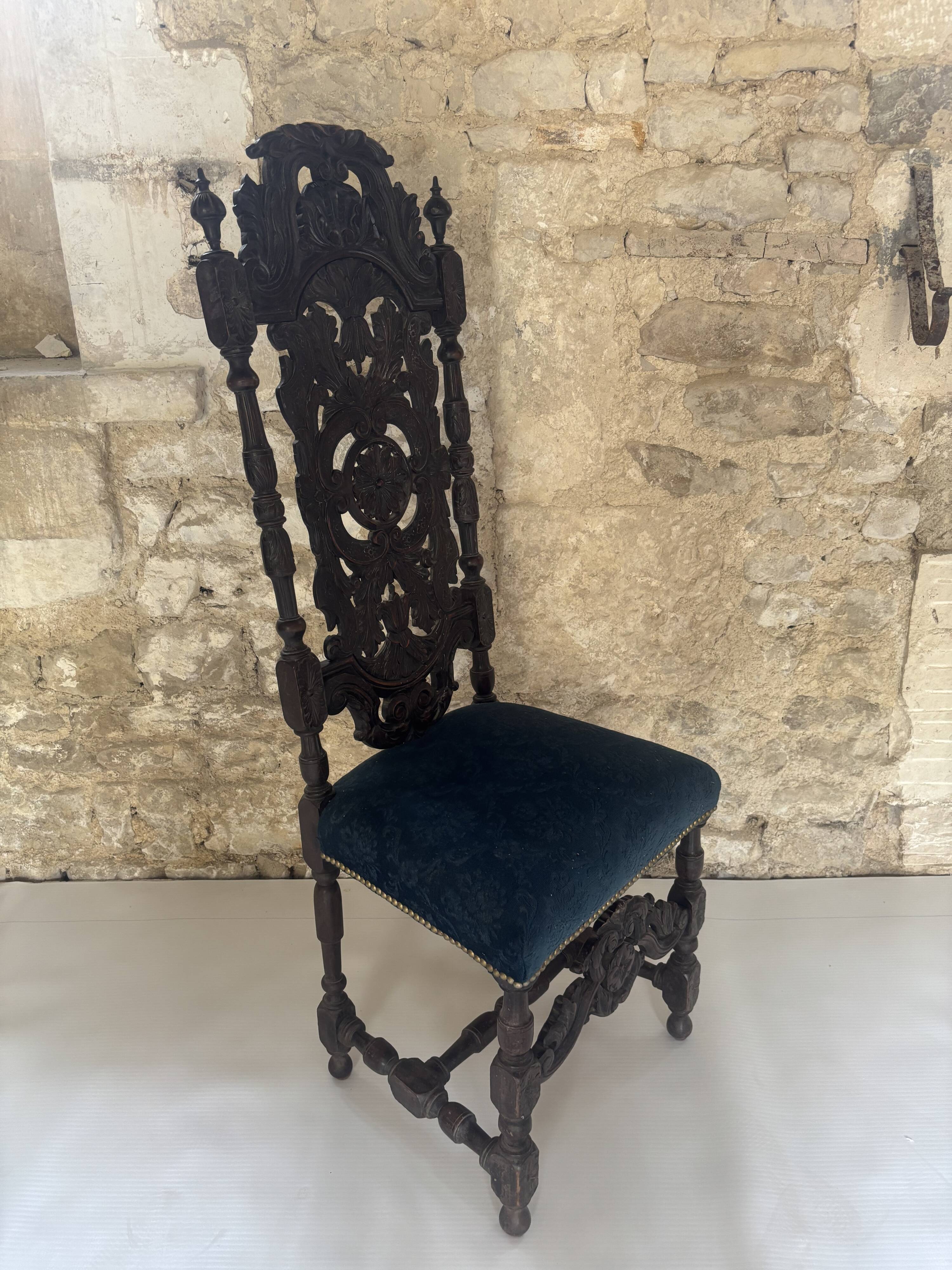 19th-century Renaissance chair in velvet – A statement piece